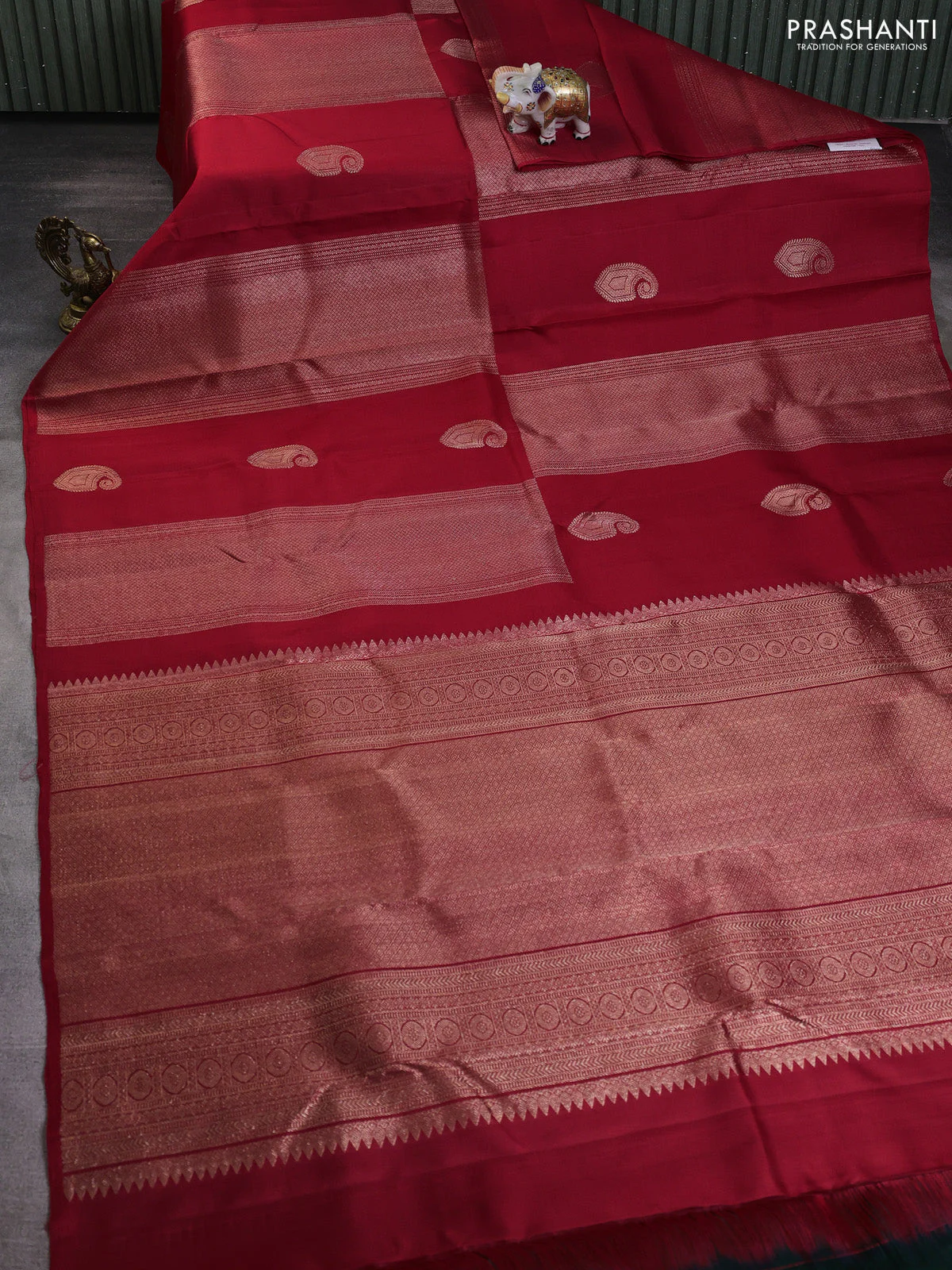 Pure kanchipuram silk saree red and bottle green with allover zari weaves & buttas in borderless style - Image 2