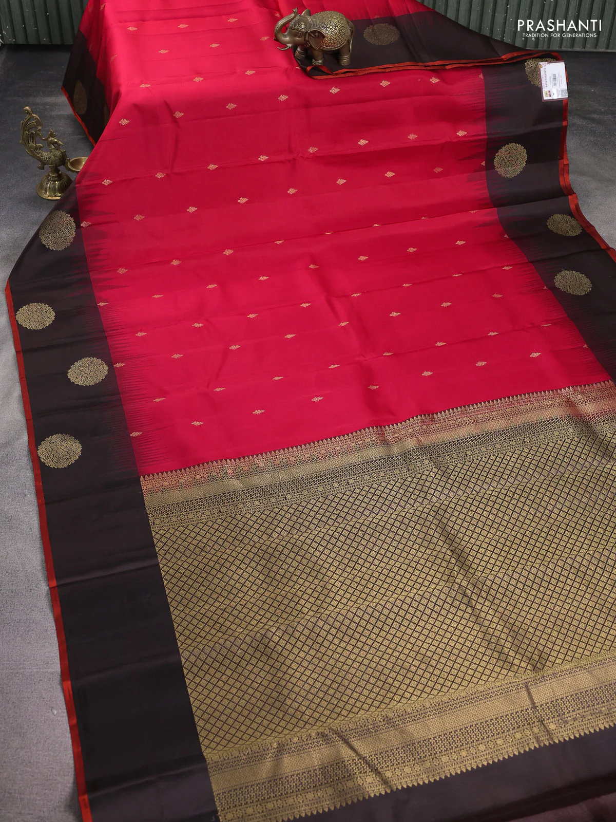 Pure kanchipuram silk saree red and coffee brown with zari woven buttas and zari woven butta border - Image 2
