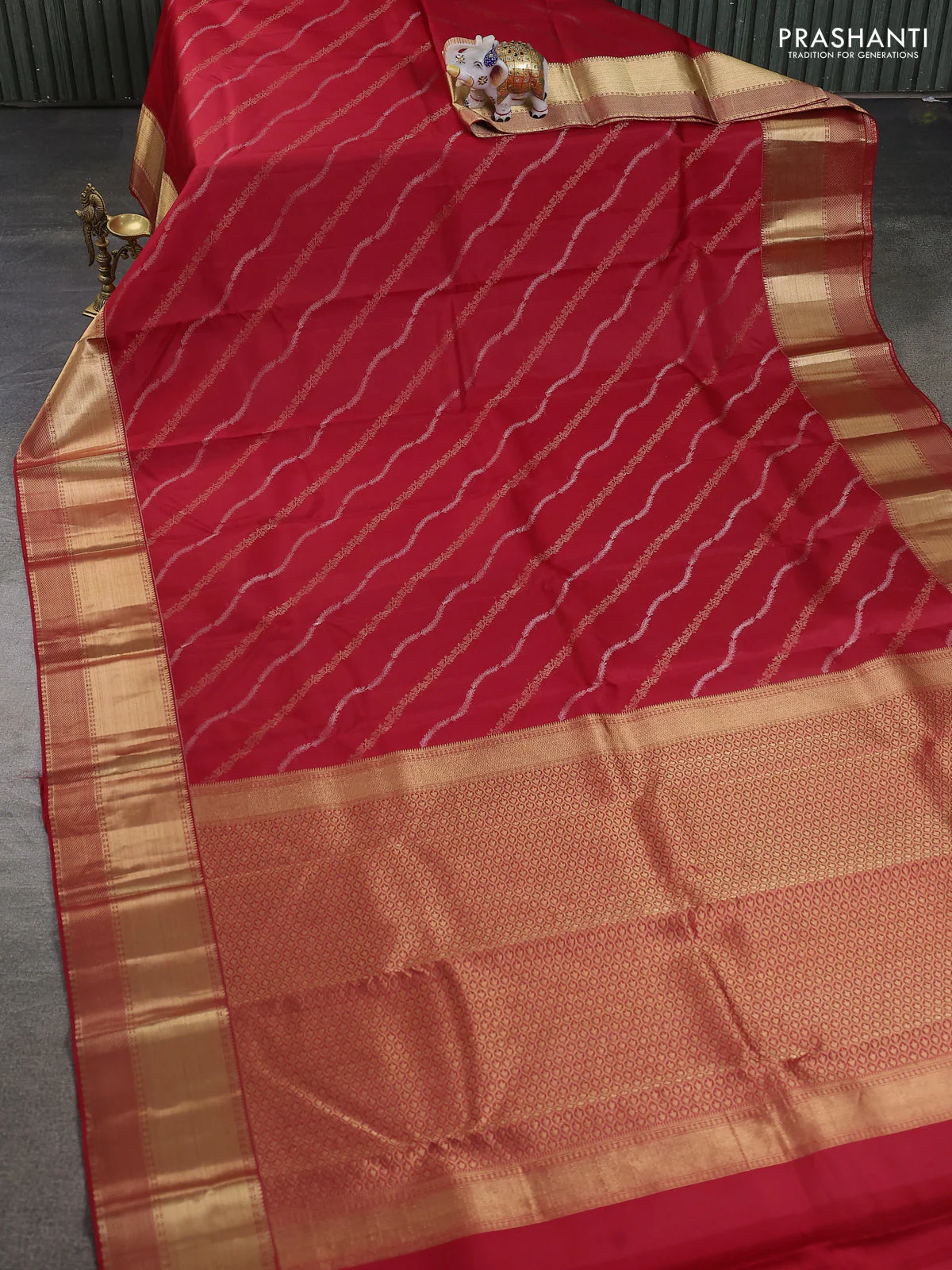 Pure kanchipuram silk saree red with allover silver & gold zari weaves and rich zari woven border - Image 2