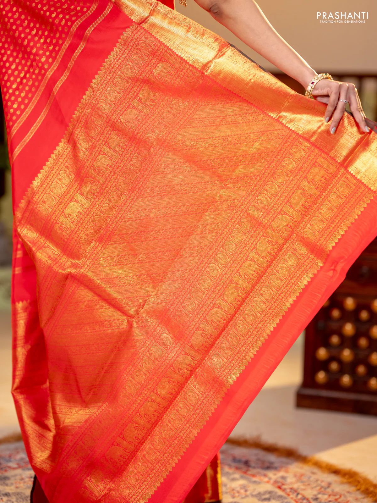 Pure kanchipuram silk saree red with allover zari weaves and rich zari woven border - Image 3