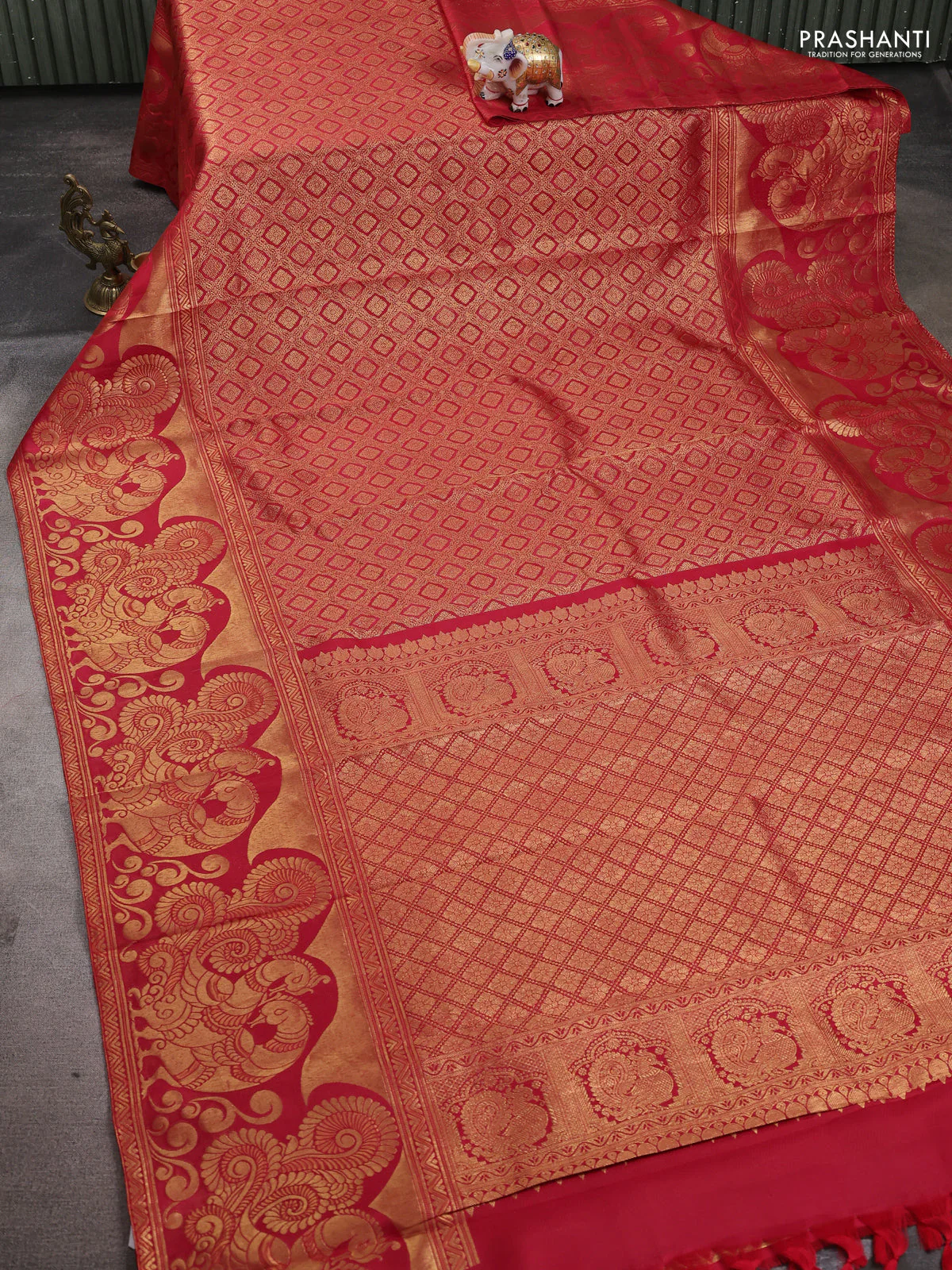 Pure kanchipuram silk saree red with allover zari woven brocade weaves and long zari woven annam border - Image 2
