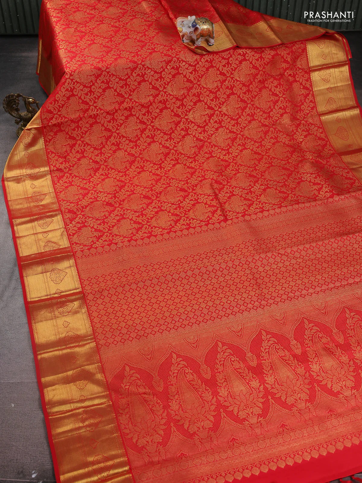 Pure kanchipuram silk saree red with allover zari woven brocade weaves and zari woven border - Image 3