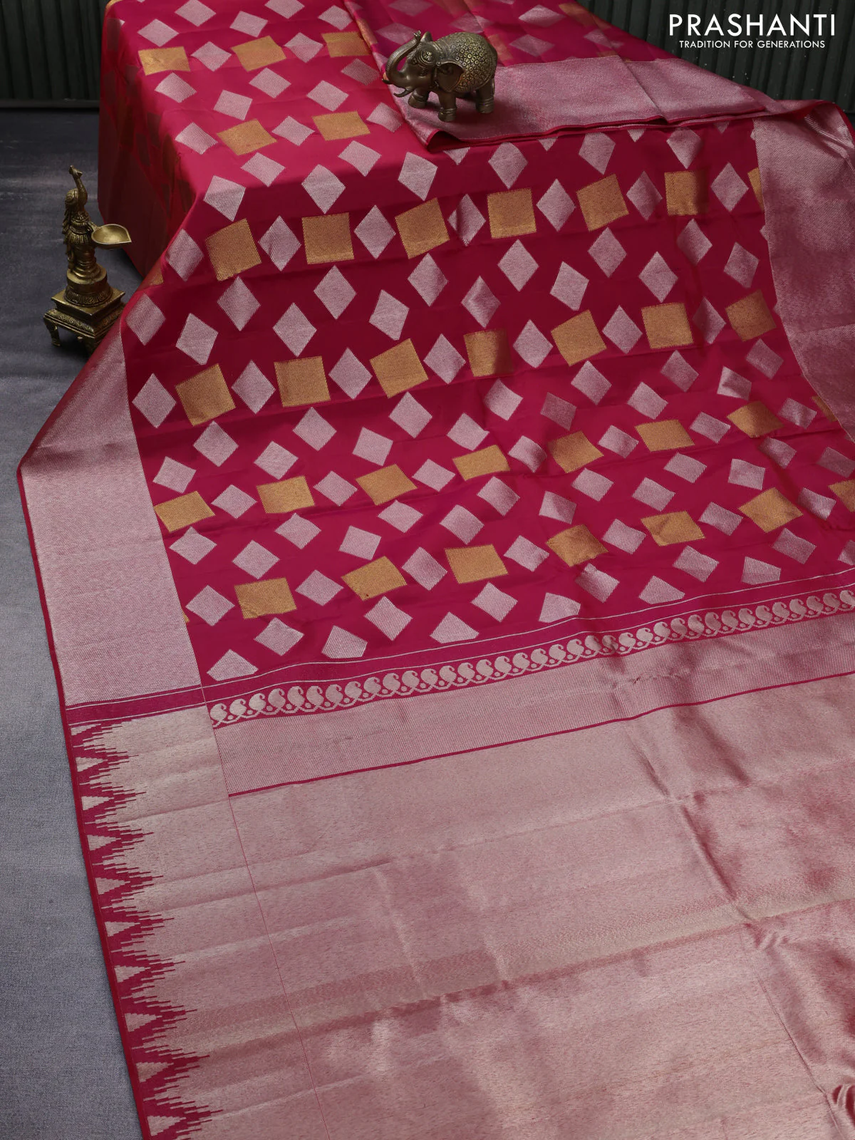 Pure kanchipuram silk saree red with allover zari woven geometric butta weaves and rich zari woven border - Image 3