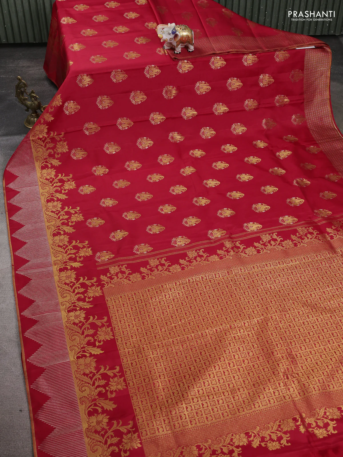 Pure kanchipuram silk saree red with zari woven buttas and zari woven border - Image 2