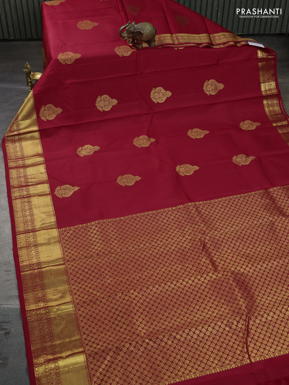 Pure kanchipuram silk saree red with zari woven buttas and zari woven border - Image 2
