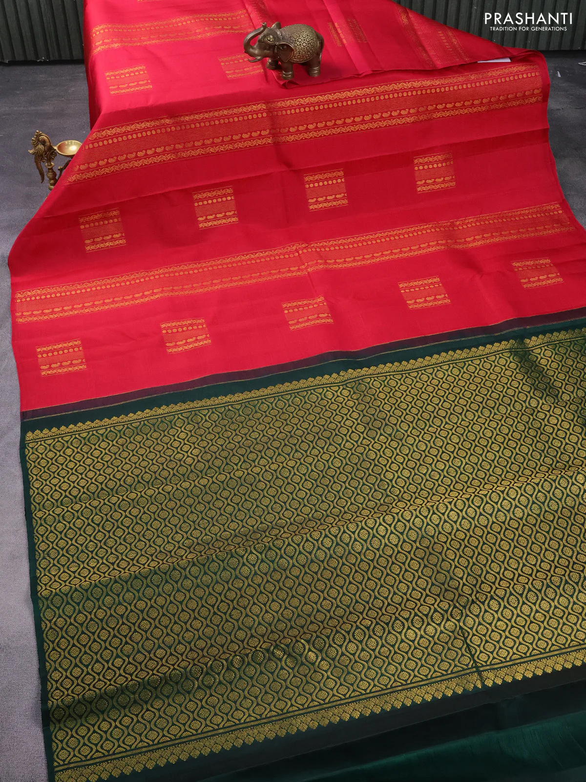 Pure kanchipuram silk saree reddish pink and bottle green with allover zari weaves in borderless style - Image 2