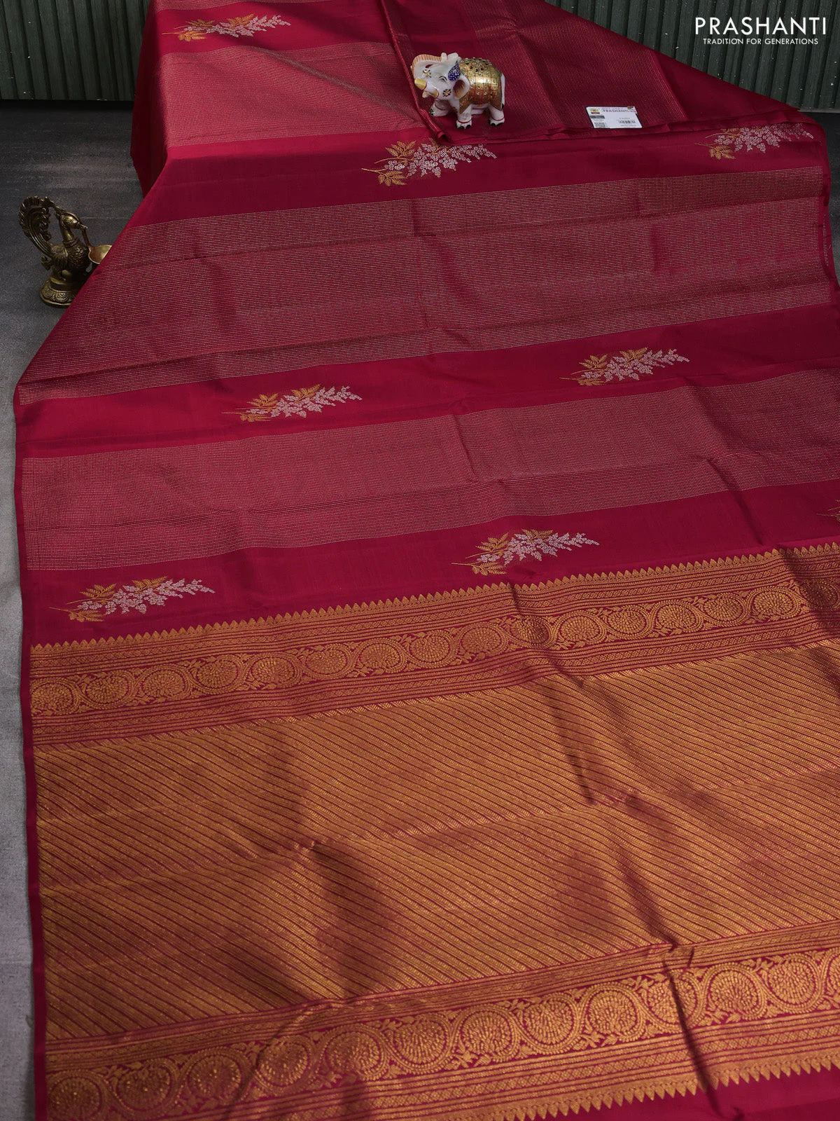 Pure kanchipuram silk saree reddish pink with allover silver & gold zari weaves in borderless style - Image 2