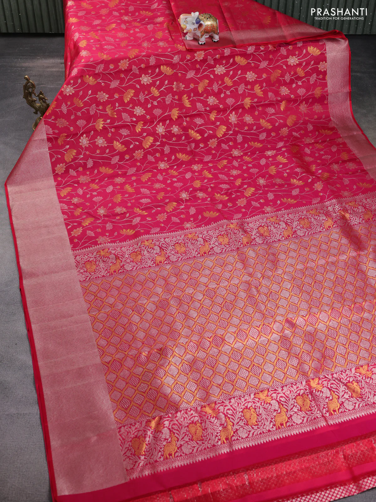 Pure kanchipuram silk saree reddish pink with floral motif zari weaves and silver zari woven border - Image 8