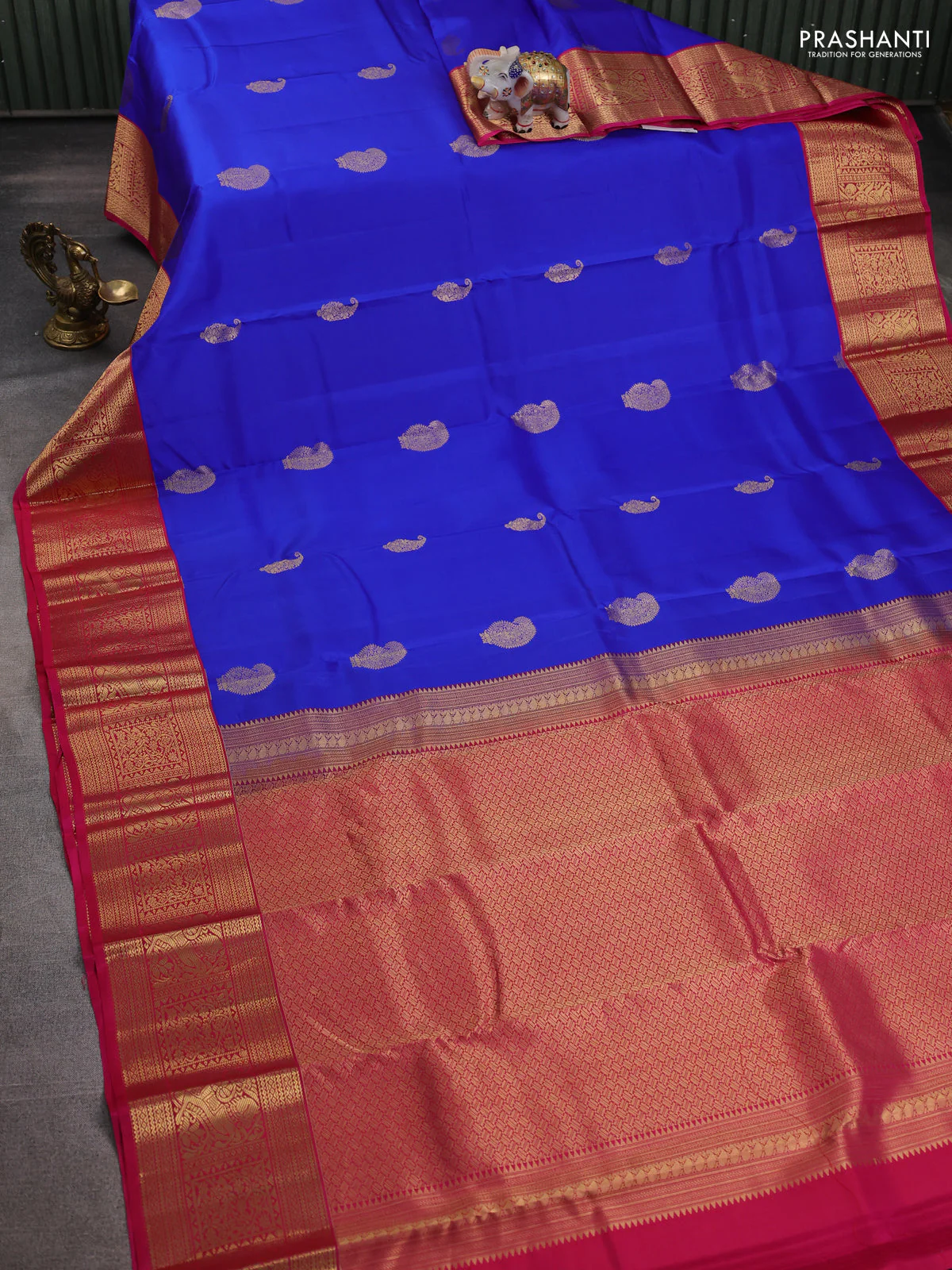 Pure kanchipuram silk saree royal blue and pink with paisley zari woven buttas and zari woven korvai border - Image 2