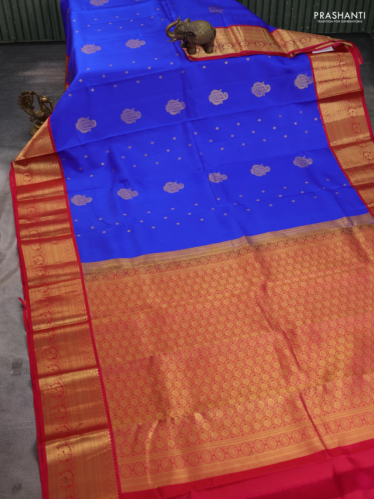 Pure kanchipuram silk saree royal blue and pink with zari woven buttas and rich zari woven korvai border - Image 2