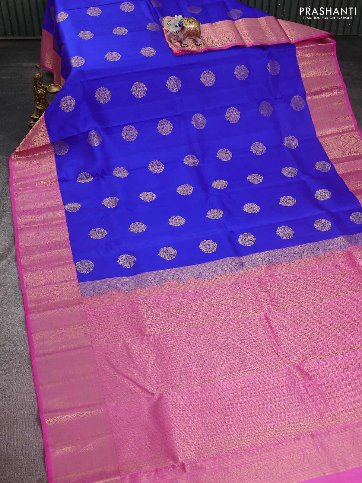 Pure kanchipuram silk saree royal blue and pink with zari woven buttas and zari woven korvai border - Image 2