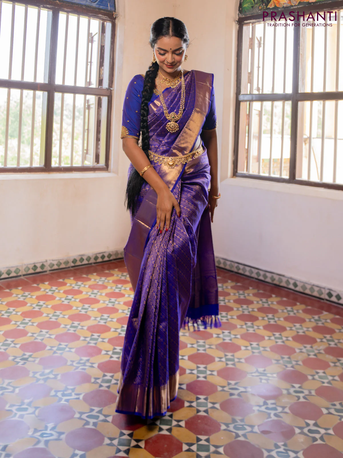 Pure kanchipuram silk saree royal blue with allover zari woven brocade weaves and zari woven border - Image 4
