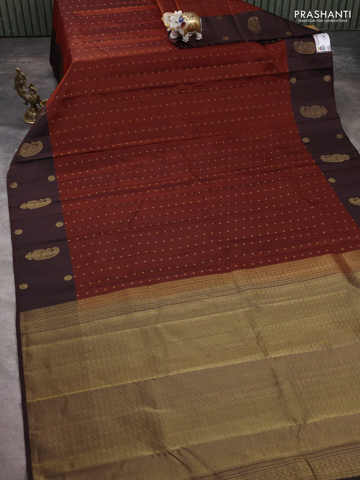 Pure kanchipuram silk saree rust shade and coffee brown with allover zari buttas and paisley zari woven border - Image 2