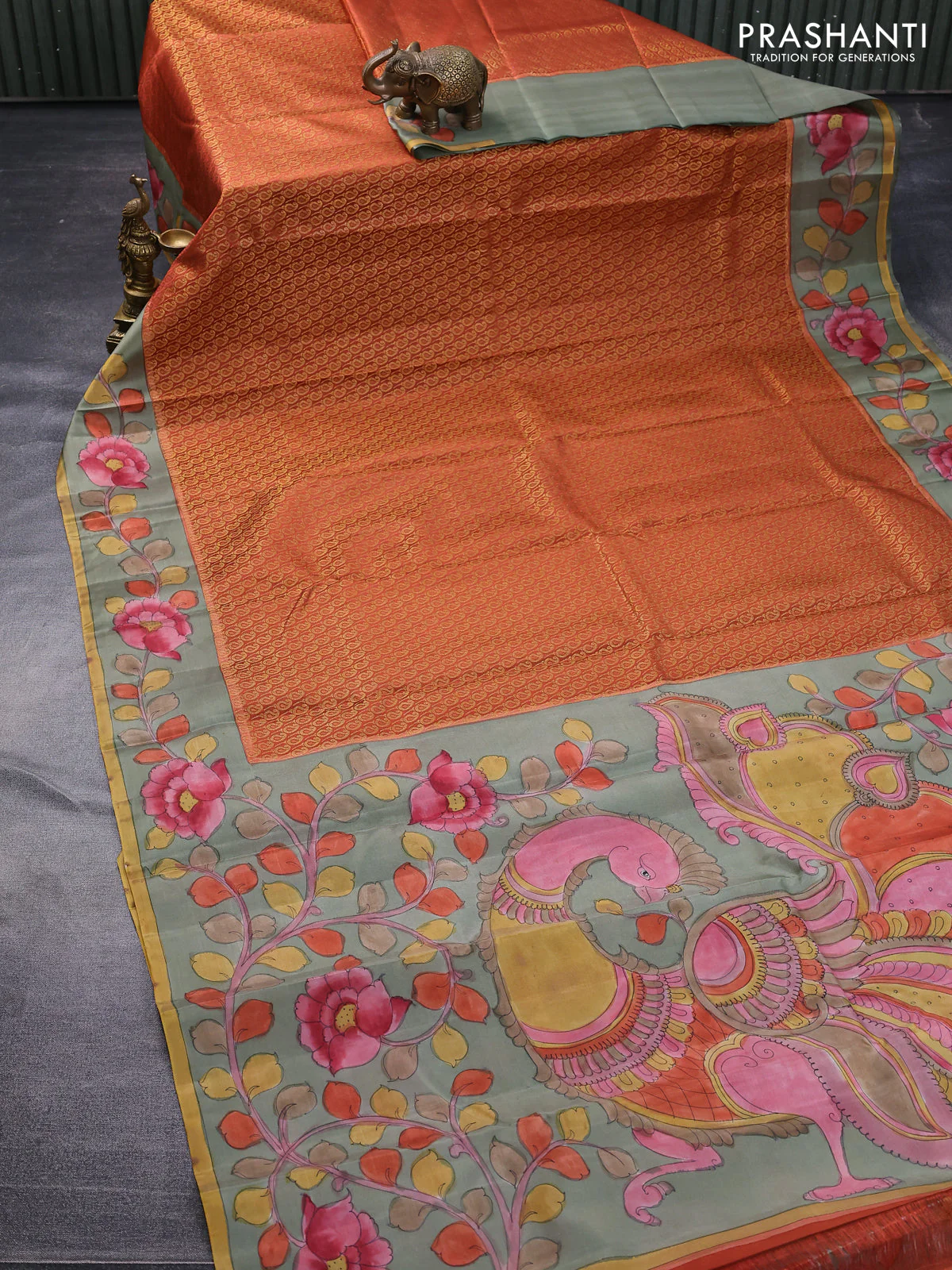 Pure kanchipuram silk saree rustic orange and grey shade with allover zari woven paisley brocade weaves and kalamkari printed pallu & border - Image 2