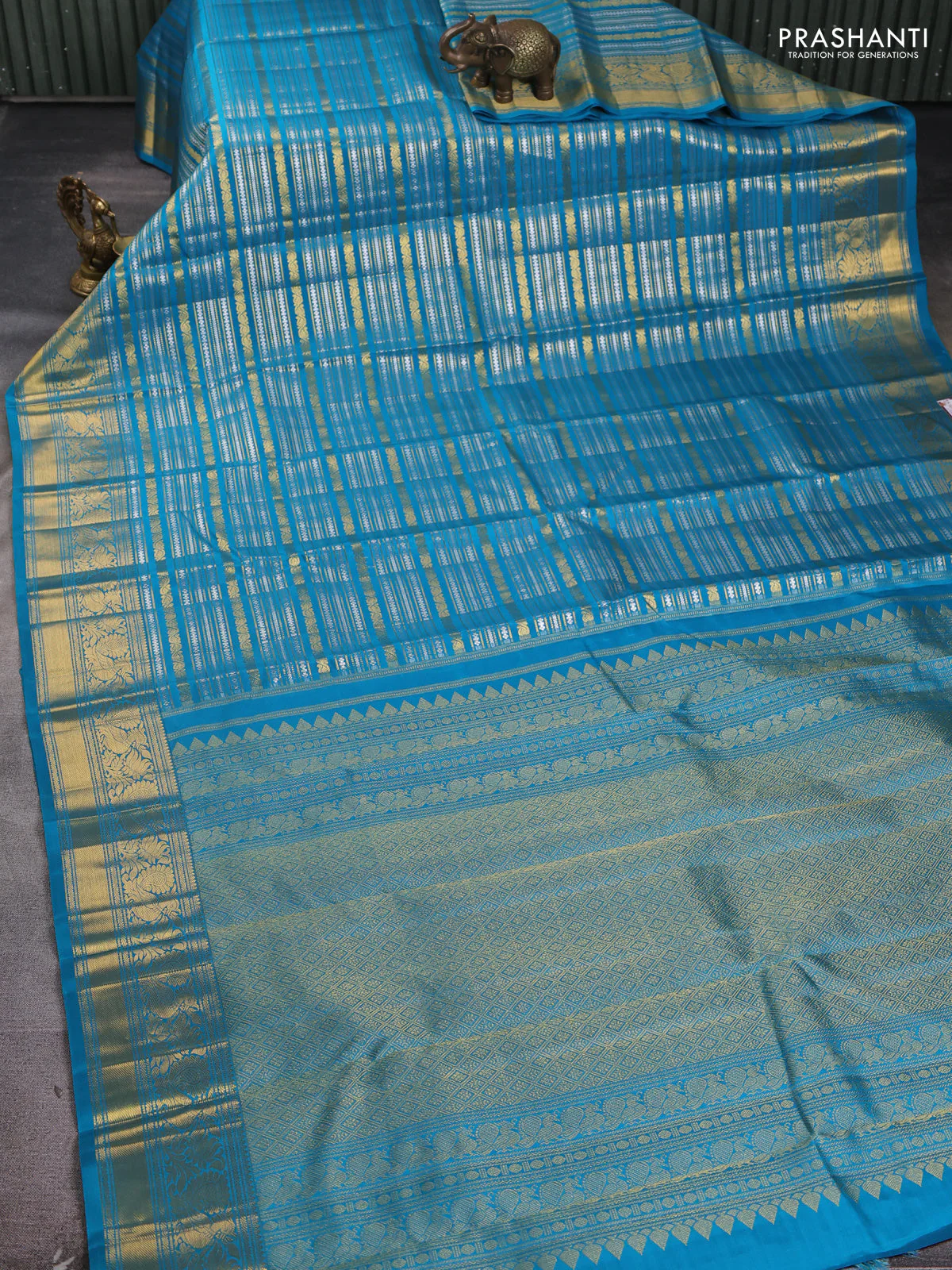 Pure kanchipuram silk saree teal blue with allover veldhari zari weaves and rich zari woven border - Image 2