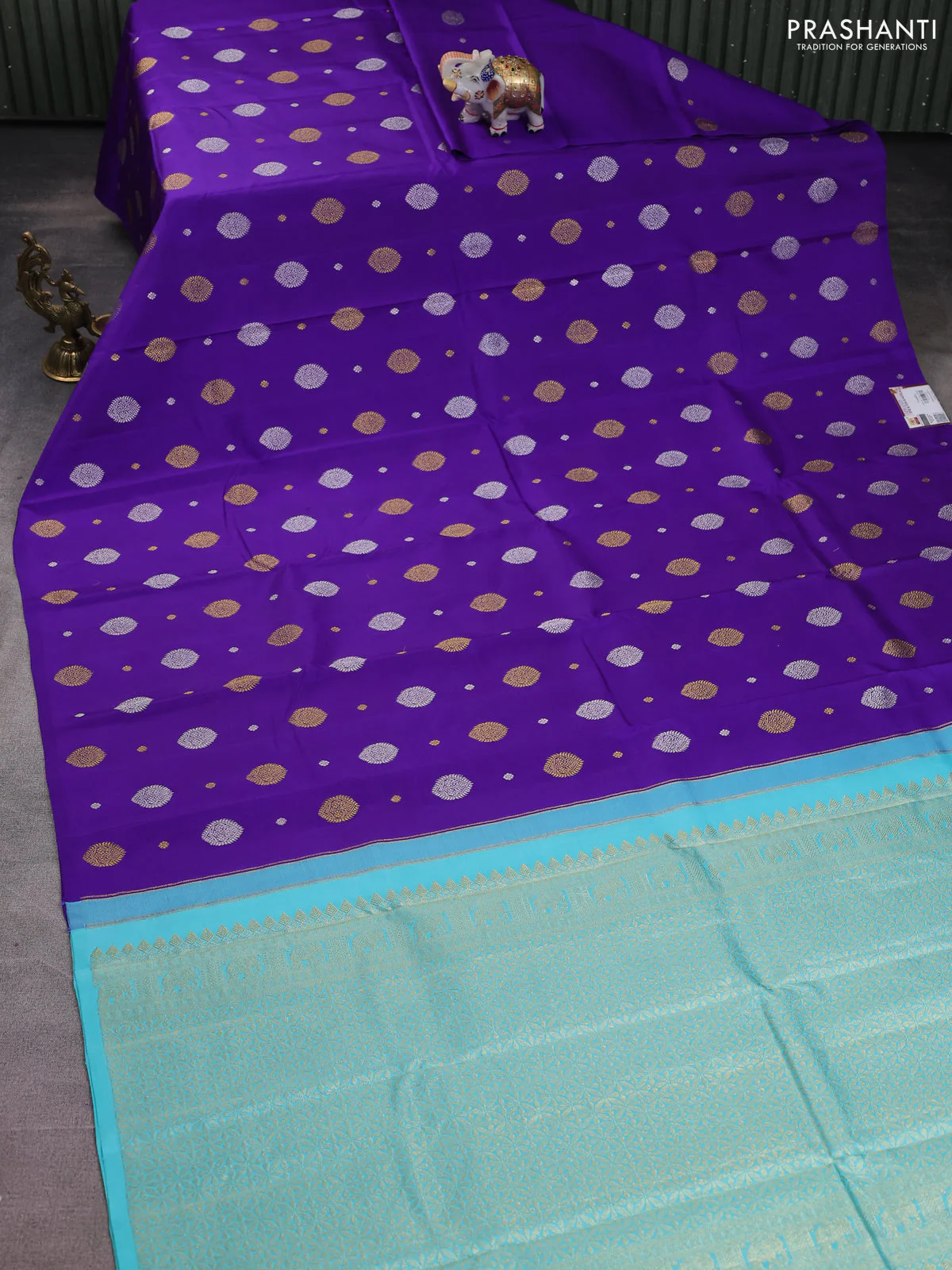 Pure kanchipuram silk saree violet and teal blue with silver & gold zari woven buttas in borderless style - Image 2