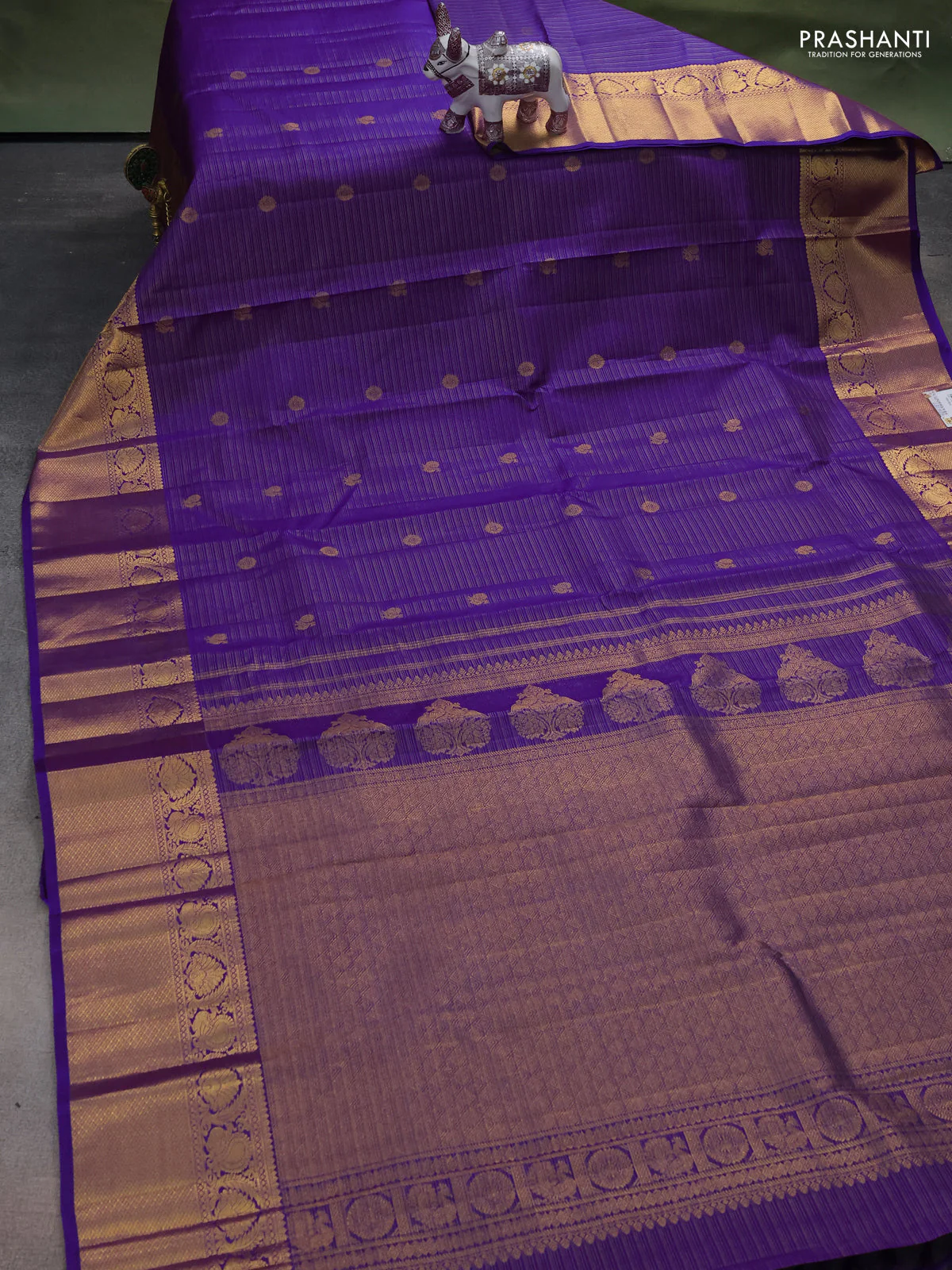 Pure kanchipuram silk saree violet with allover zari woven vairaosi pattern & buttas and zari woven border - Image 3