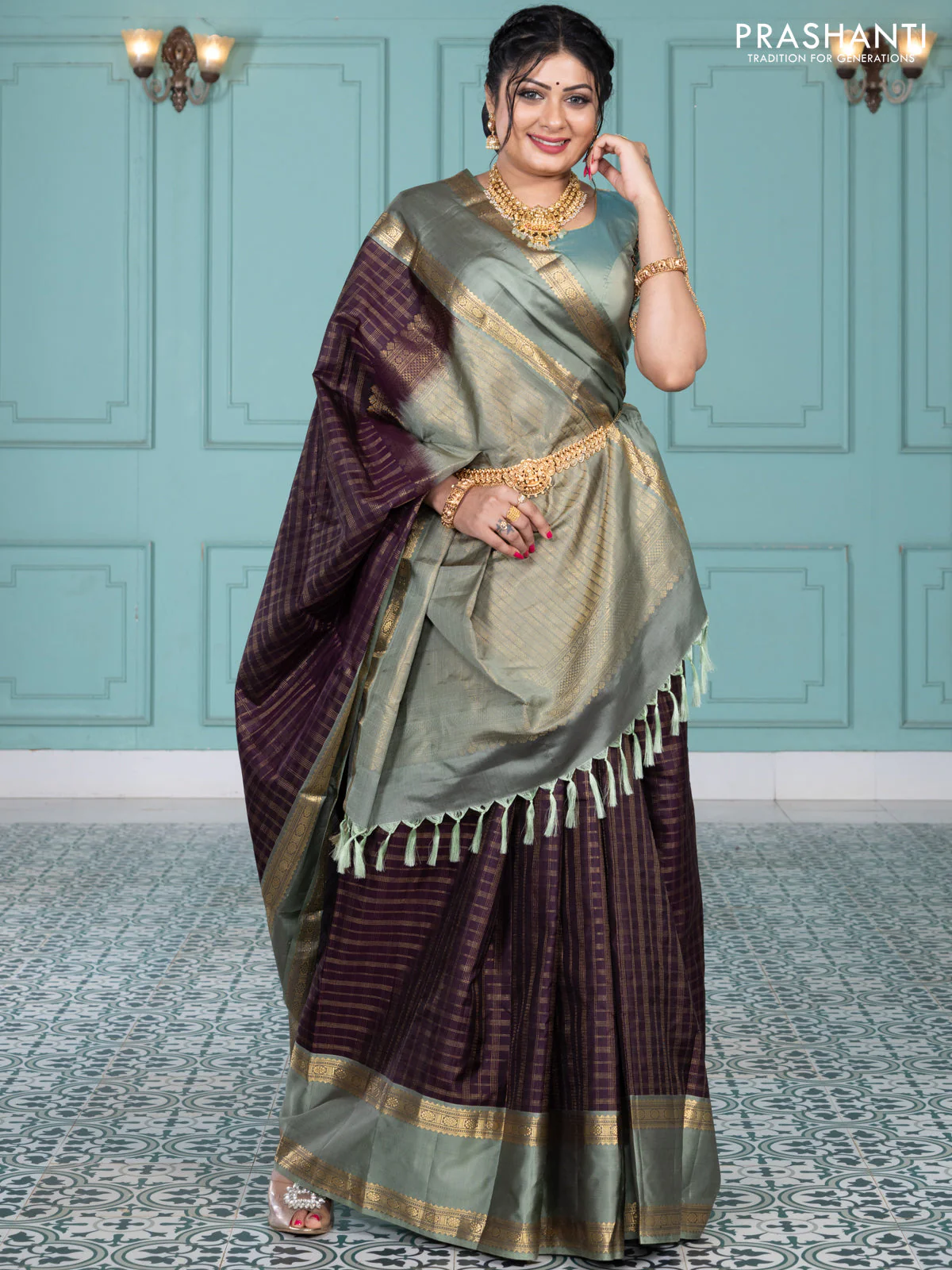 Pure kanchipuram silk saree wine shade and greyish green with allover zari checked pattern and rettapet zari woven border - Image 4