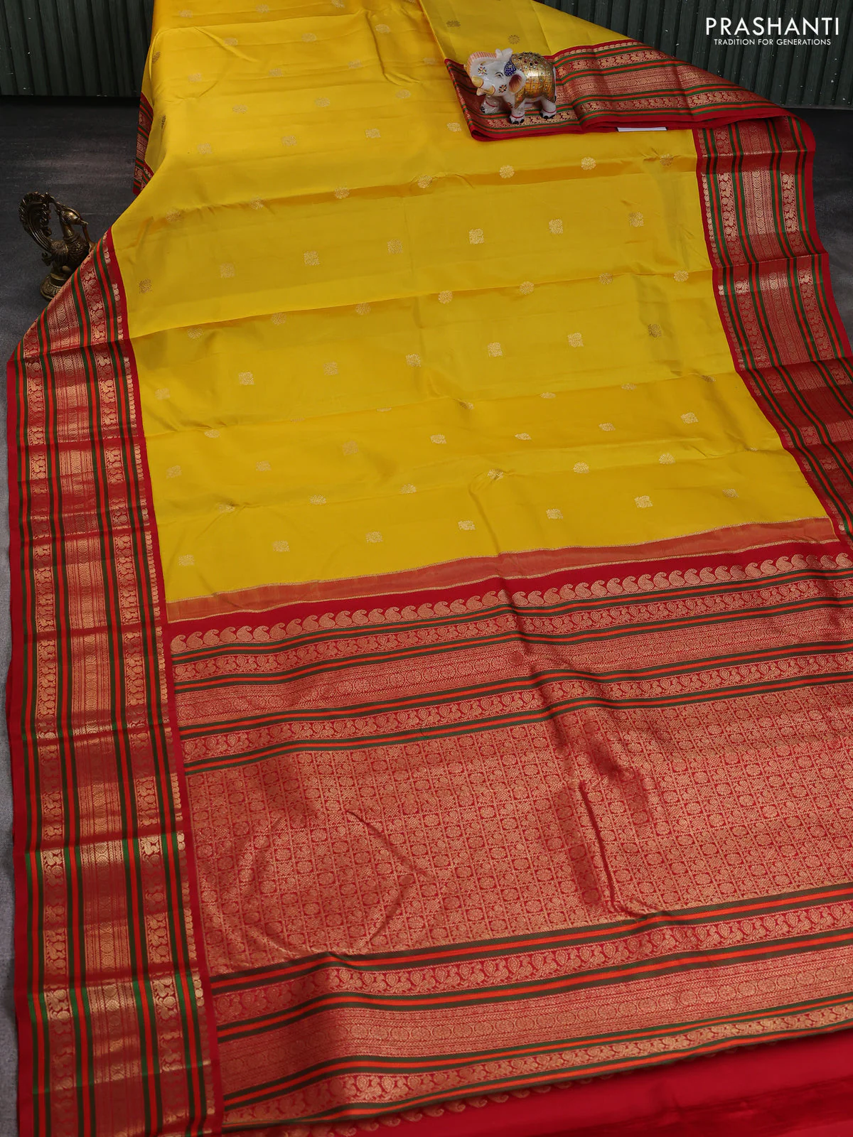 Pure kanchipuram silk saree yellow and red with zari woven buttas and long zari woven korvai border - Image 2