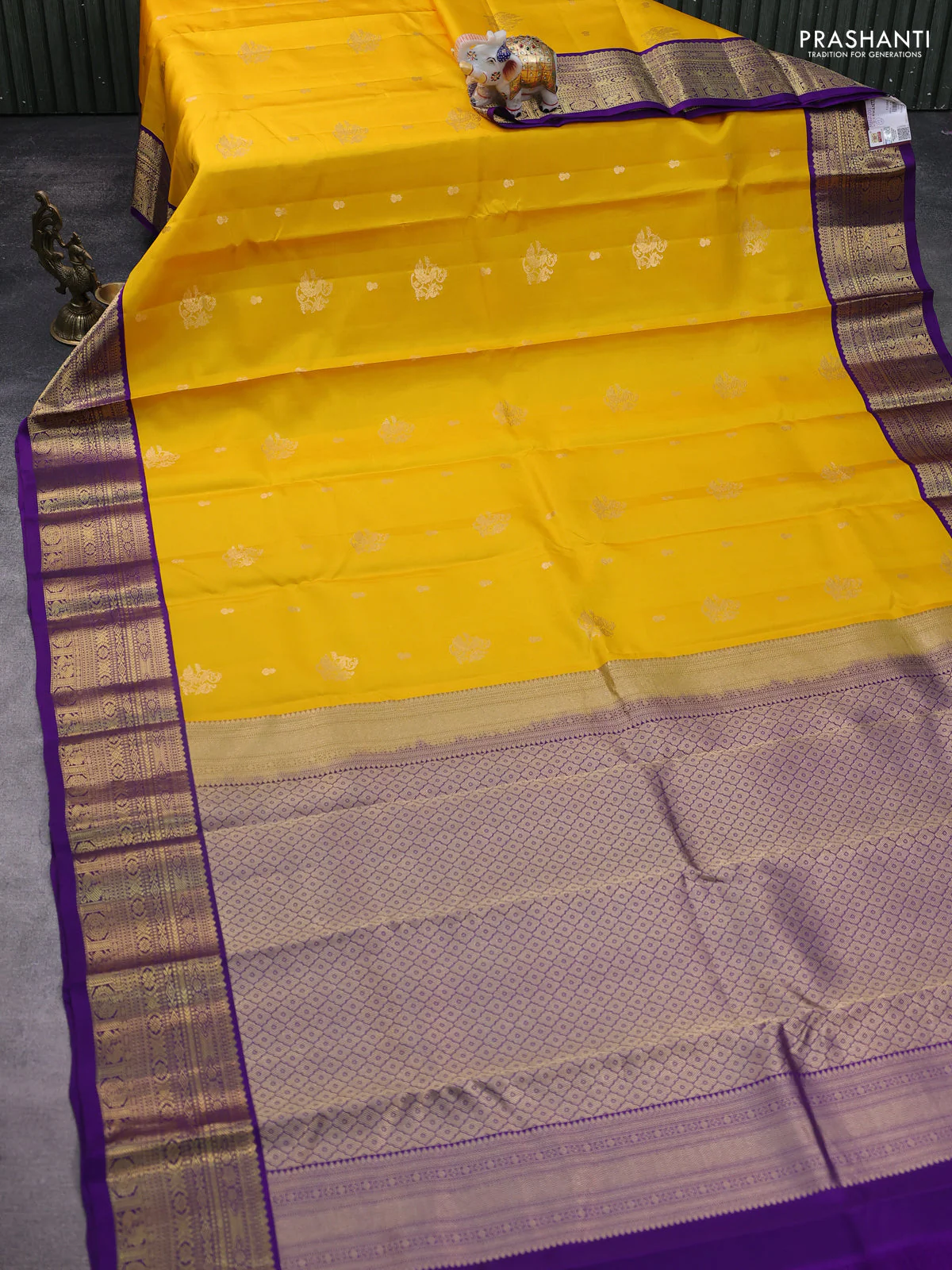 Pure kanchipuram silk saree yellow and violet with zari woven buttas and rich zari woven korvai border - Image 2