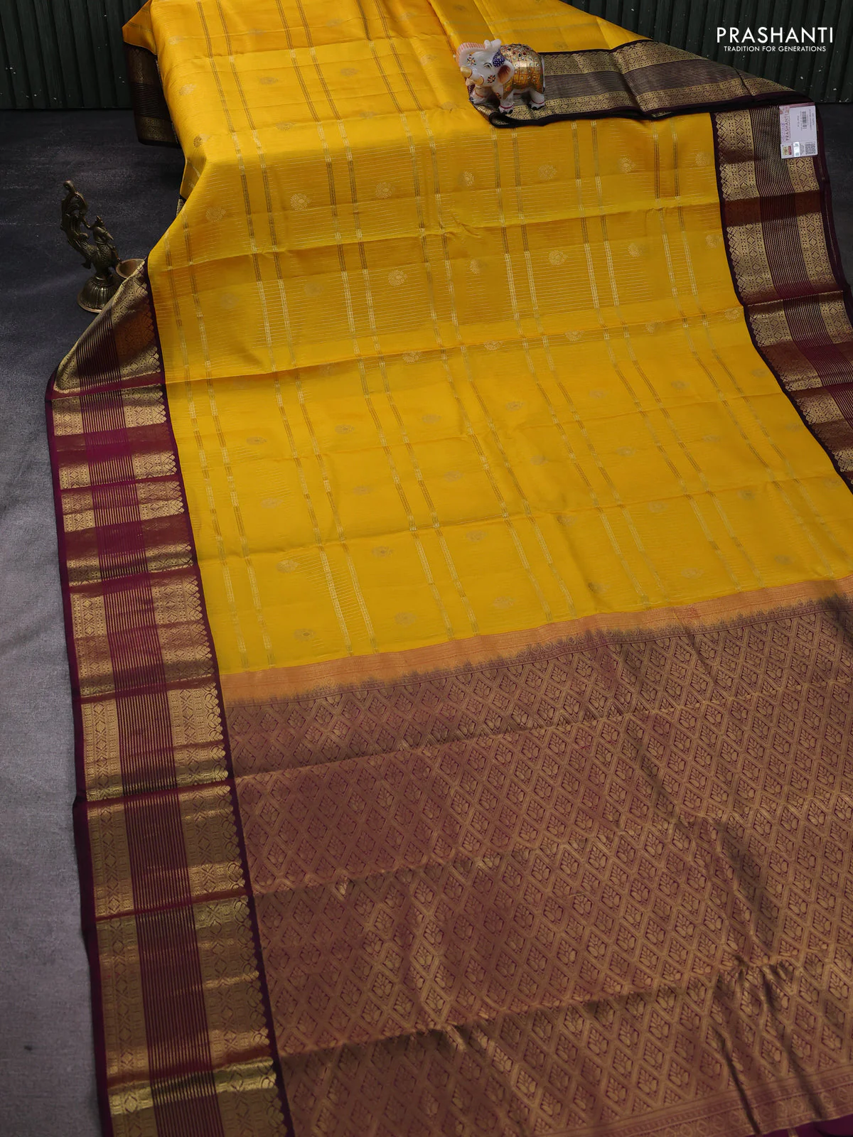 Pure kanchipuram silk saree yellow and wine shade with allover zari weaves & buttas and rich zari woven korvai border - Image 2