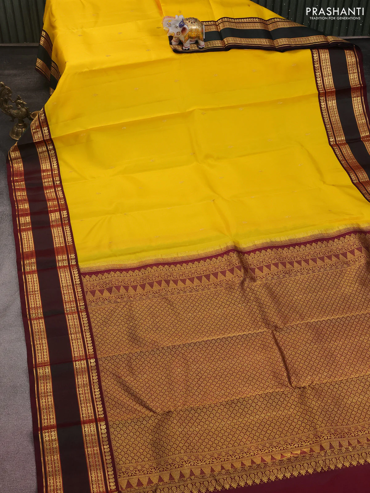 Pure kanchipuram silk saree yellow and wine shade with zari woven buttas and rettapet zari woven border - Image 2