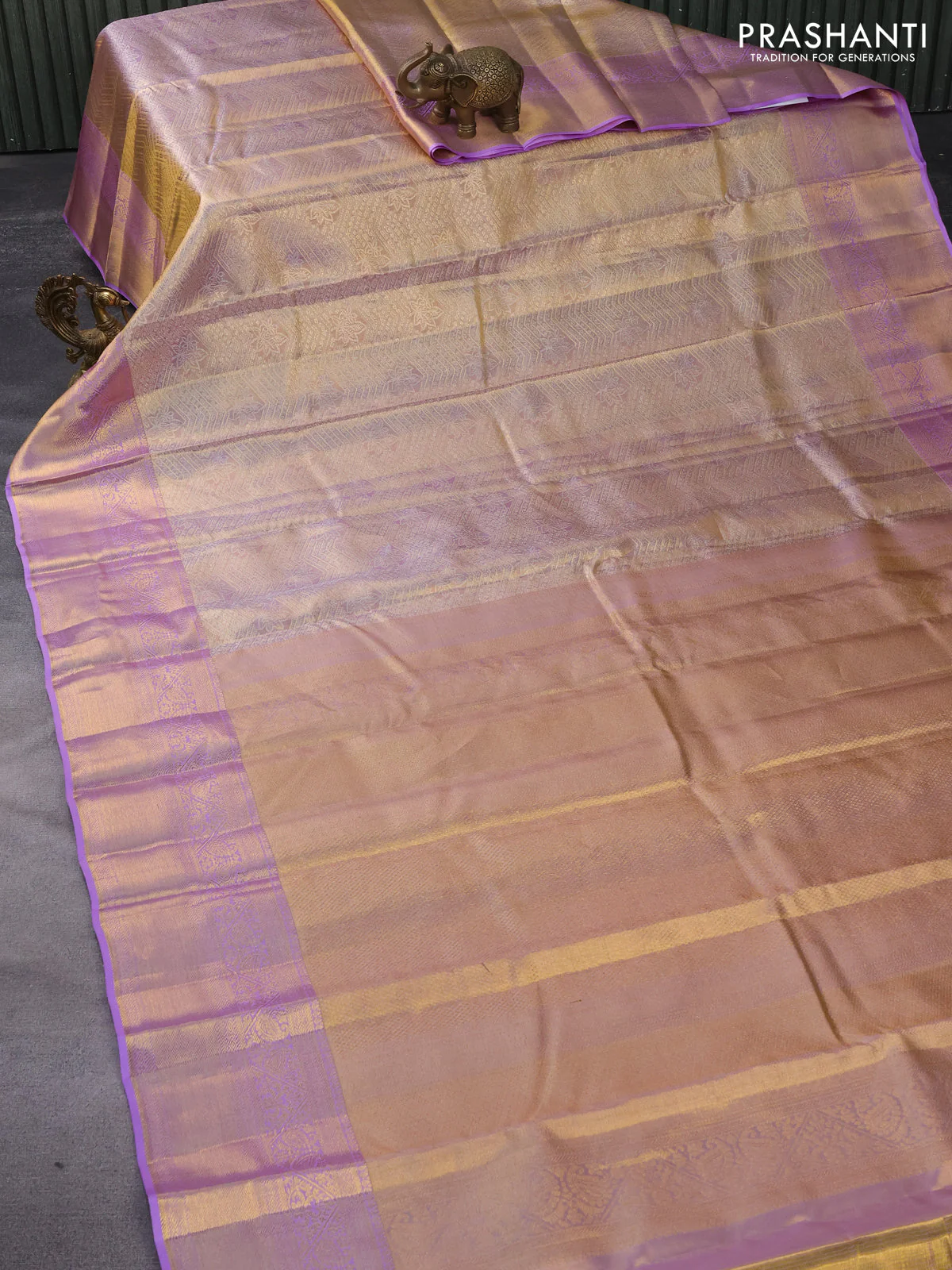 Pure kanchipuram tissue silk saree dual shade of gold and lavender shade with allover silver zari woven brocade weaves and zari woven border - Image 10