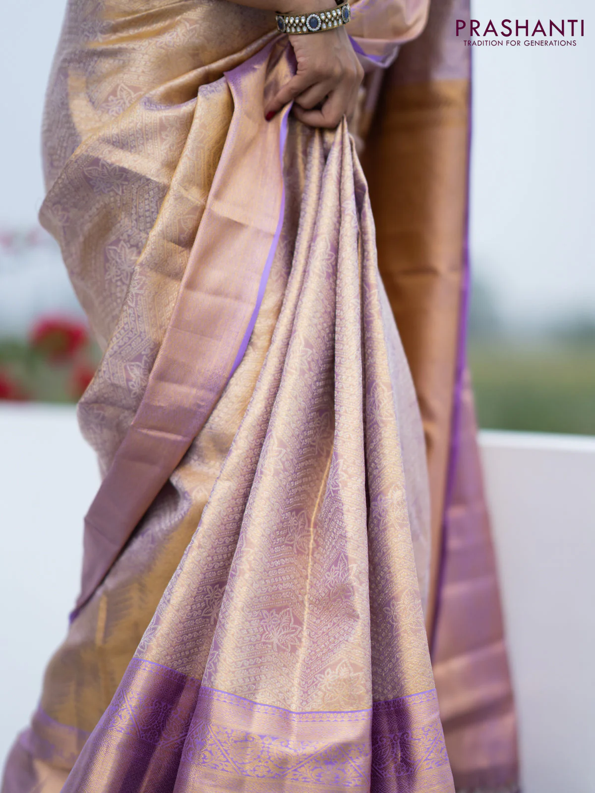 Pure kanchipuram tissue silk saree dual shade of gold and lavender shade with allover silver zari woven brocade weaves and zari woven border - Image 8