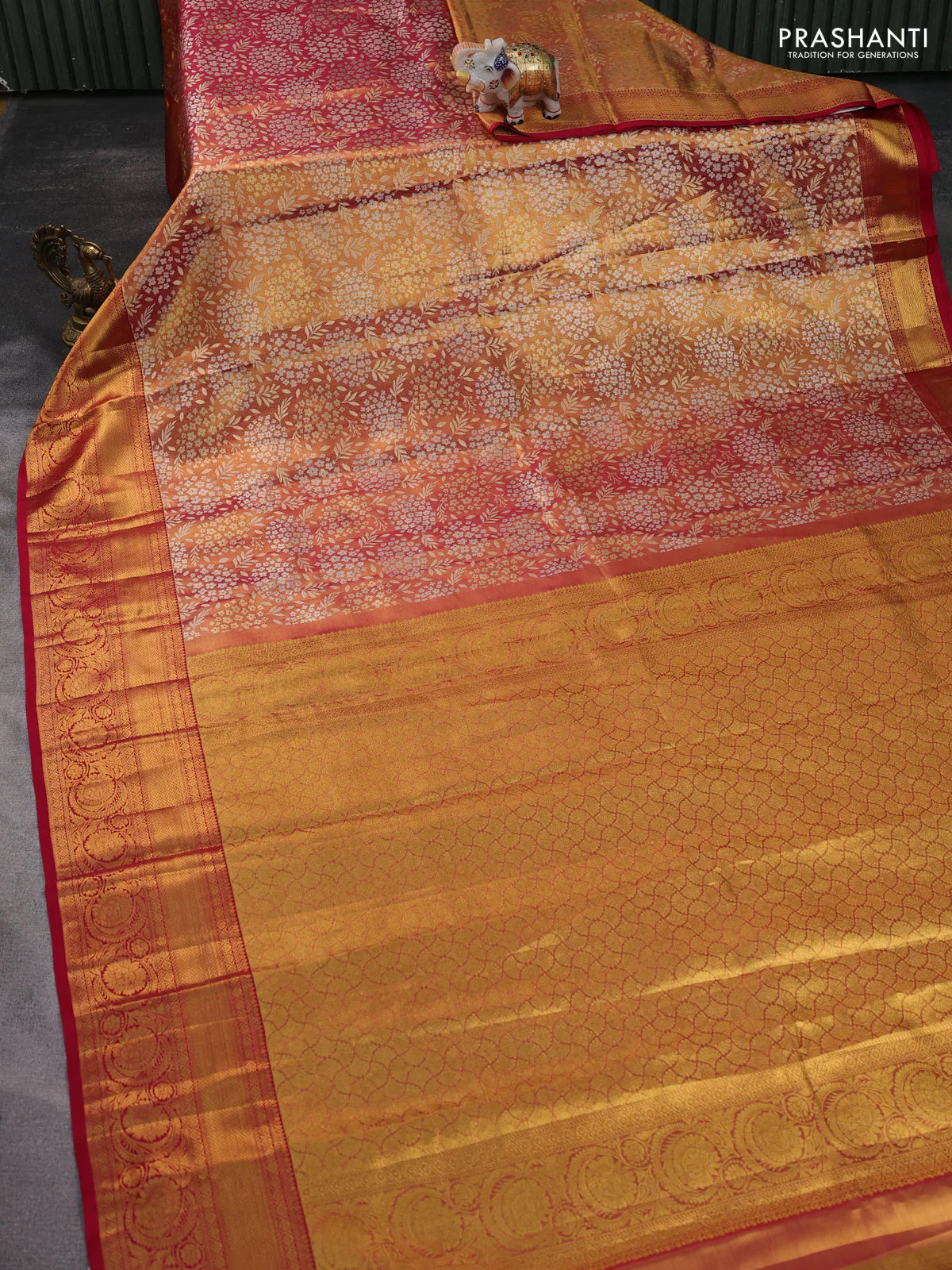 Pure kanchipuram tissue silk saree dual shade of gold and pink with allover zari woven brocade weaves and zari woven border - Image 2