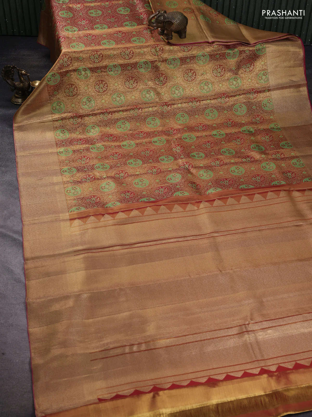 Pure kanchipuram tissue silk saree dual shade of gold and pink with allover zari woven floral brocade weaves and zari woven border - Image 2