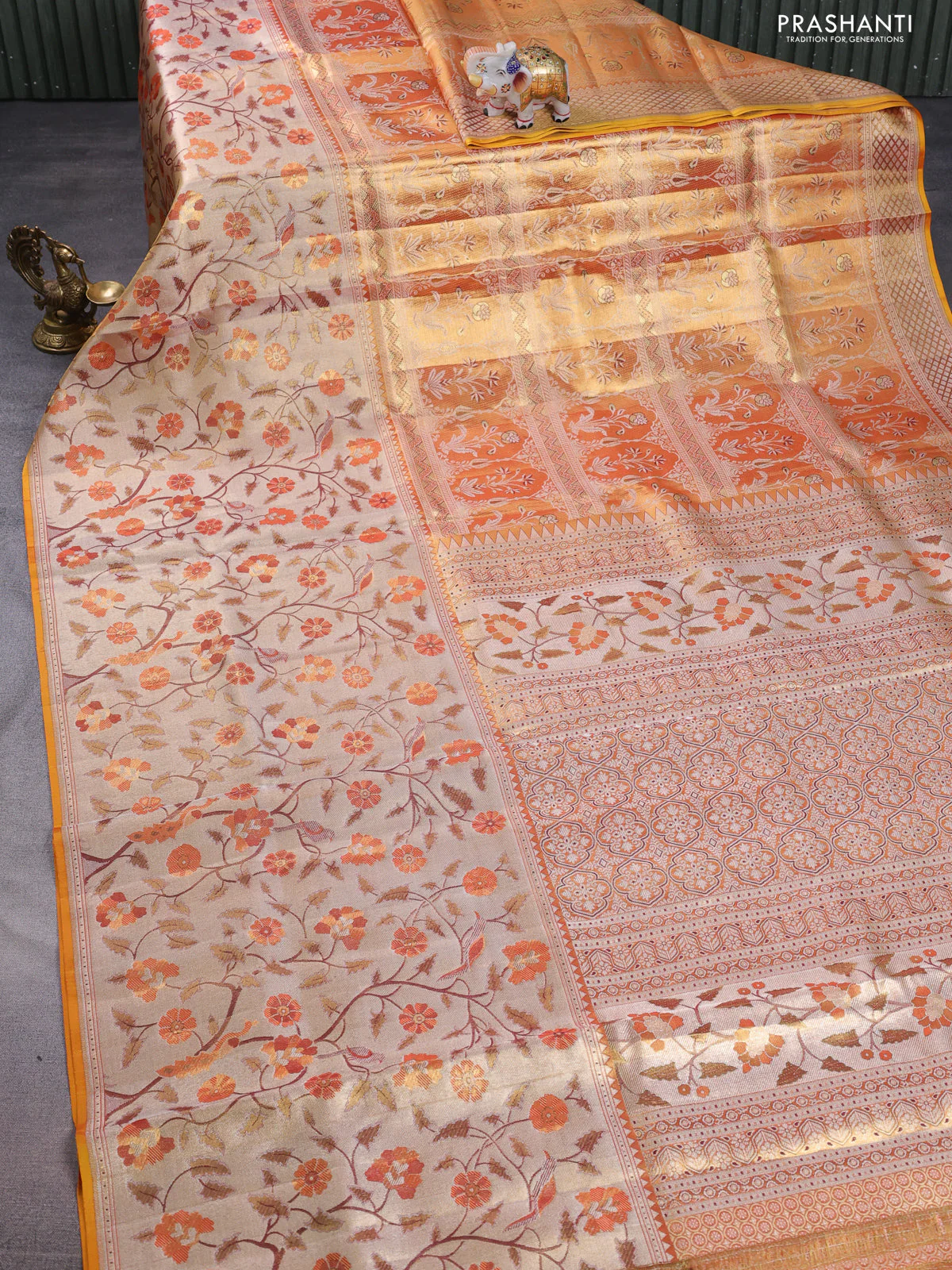Pure kanchipuram tissue silk saree gold with allover jamdhani weaves and long zari woven floral border - Image 2