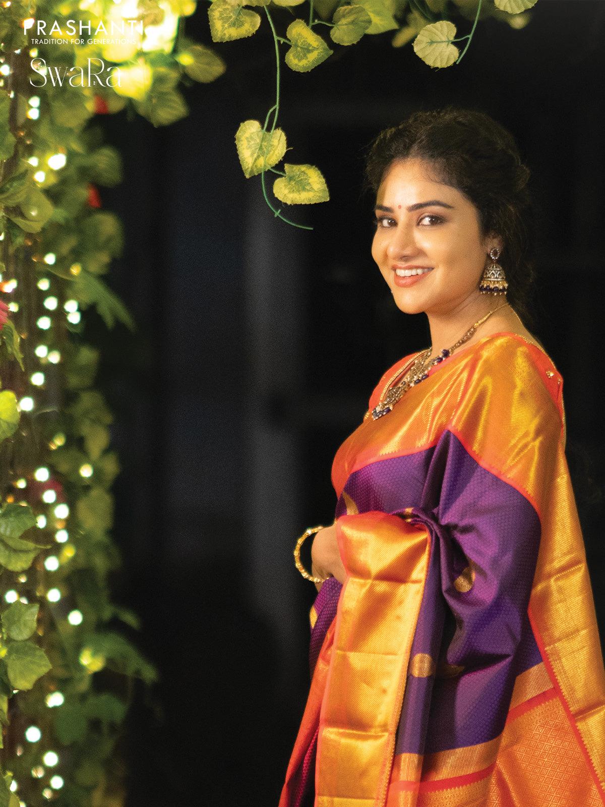 Pure kanjivaram silk saree dark blue and dual shade of pinkish orange with allover self emboss & zari buttas and rich zari woven border - Image 4