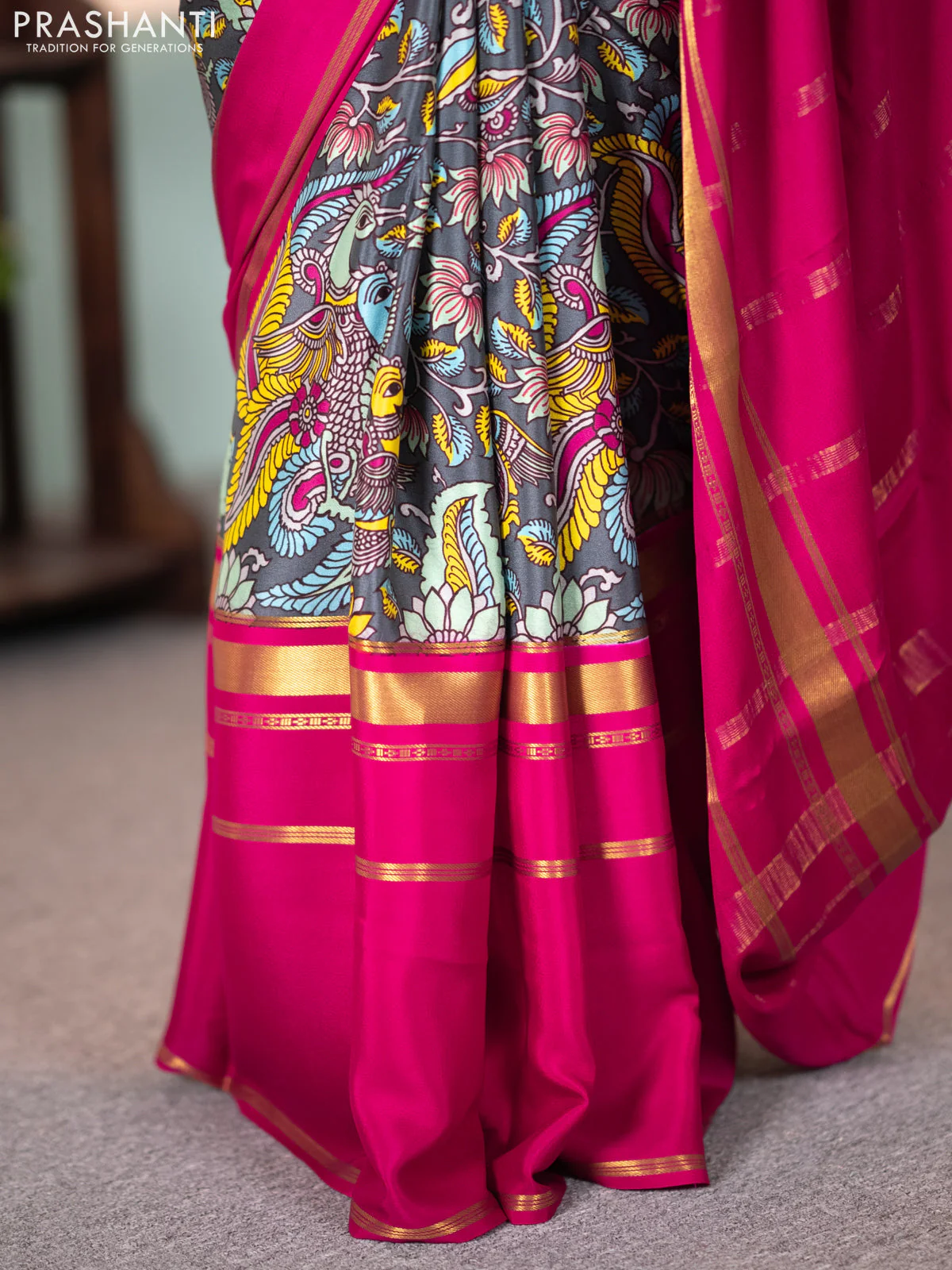 Pure mysore crepe silk saree grey and magenta pink with kalamkari prints and long zari woven border - Image 4