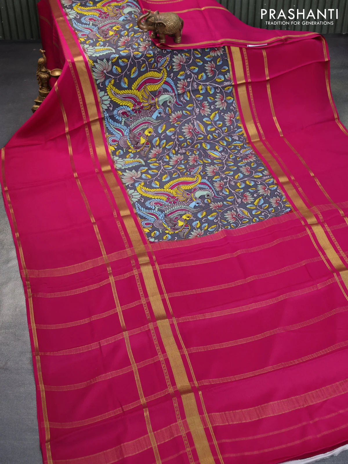 Pure mysore crepe silk saree grey and magenta pink with kalamkari prints and long zari woven border - Image 5