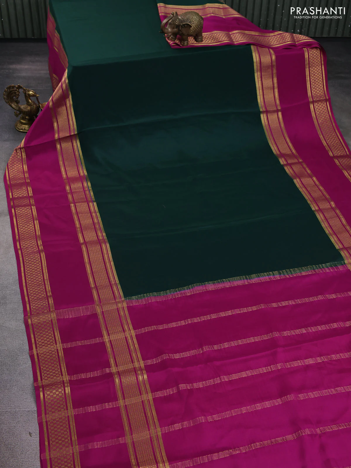 Pure mysore silk saree bottle green and magenta pink with plain body and rettapet zari woven border - Image 2