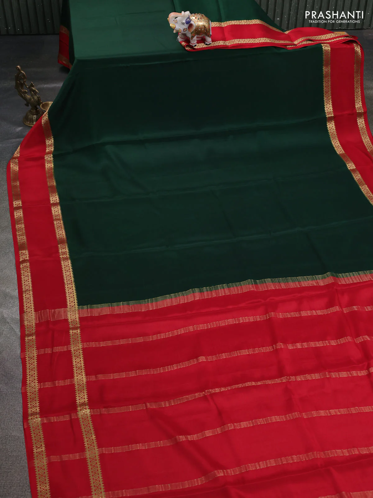 Pure mysore silk saree bottle green and red with plain body and rettapet zari woven border - Image 2