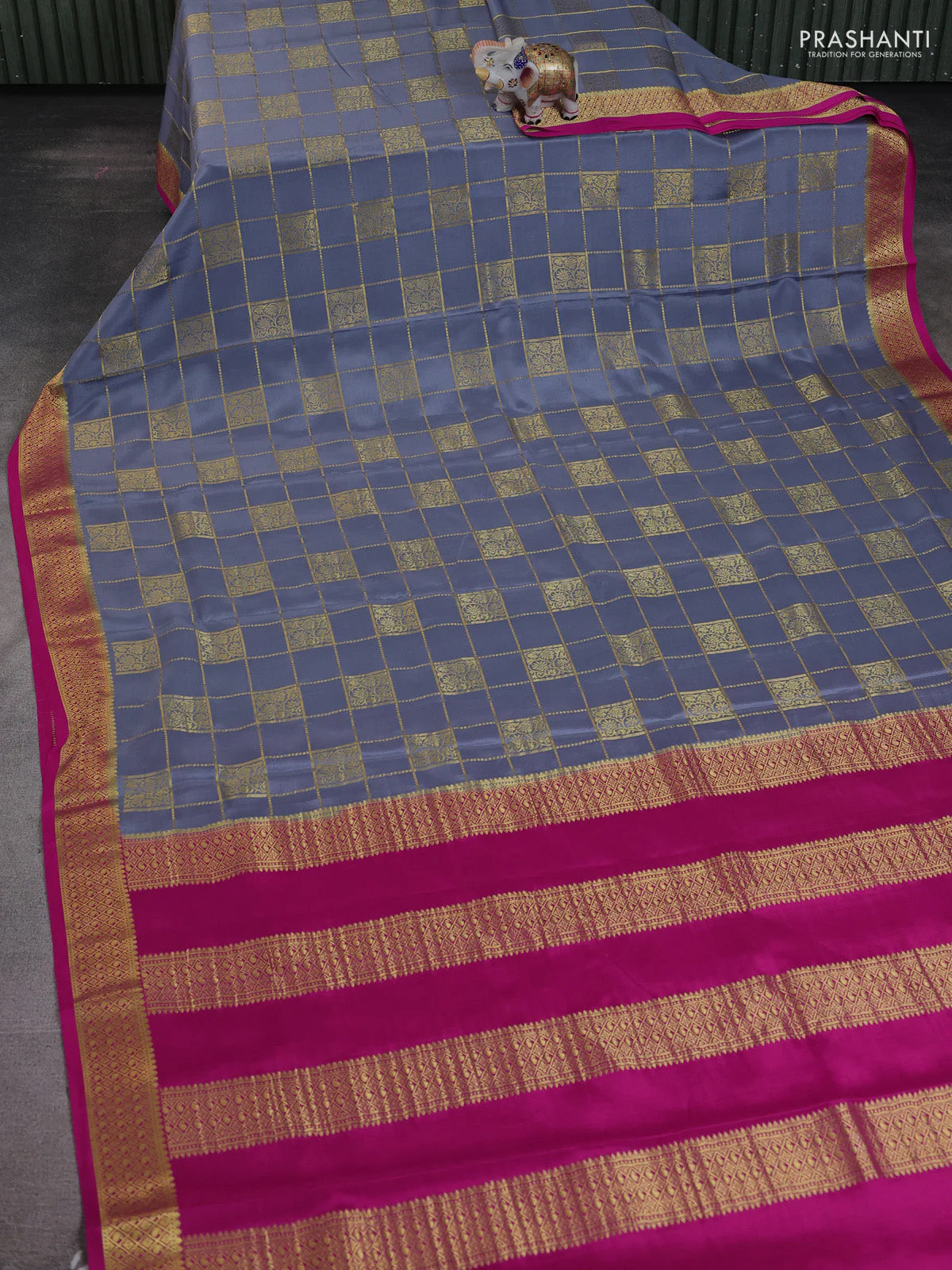 Pure mysore silk saree grey and pink with allover zari checks & buttas and zari woven border - Image 2