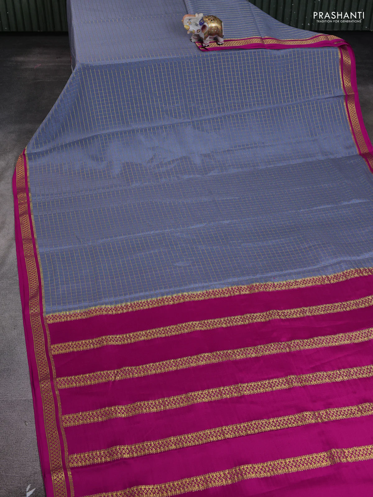 Pure mysore silk saree grey and pink with allover zari woven checked pattern and zari woven borbder - Image 2