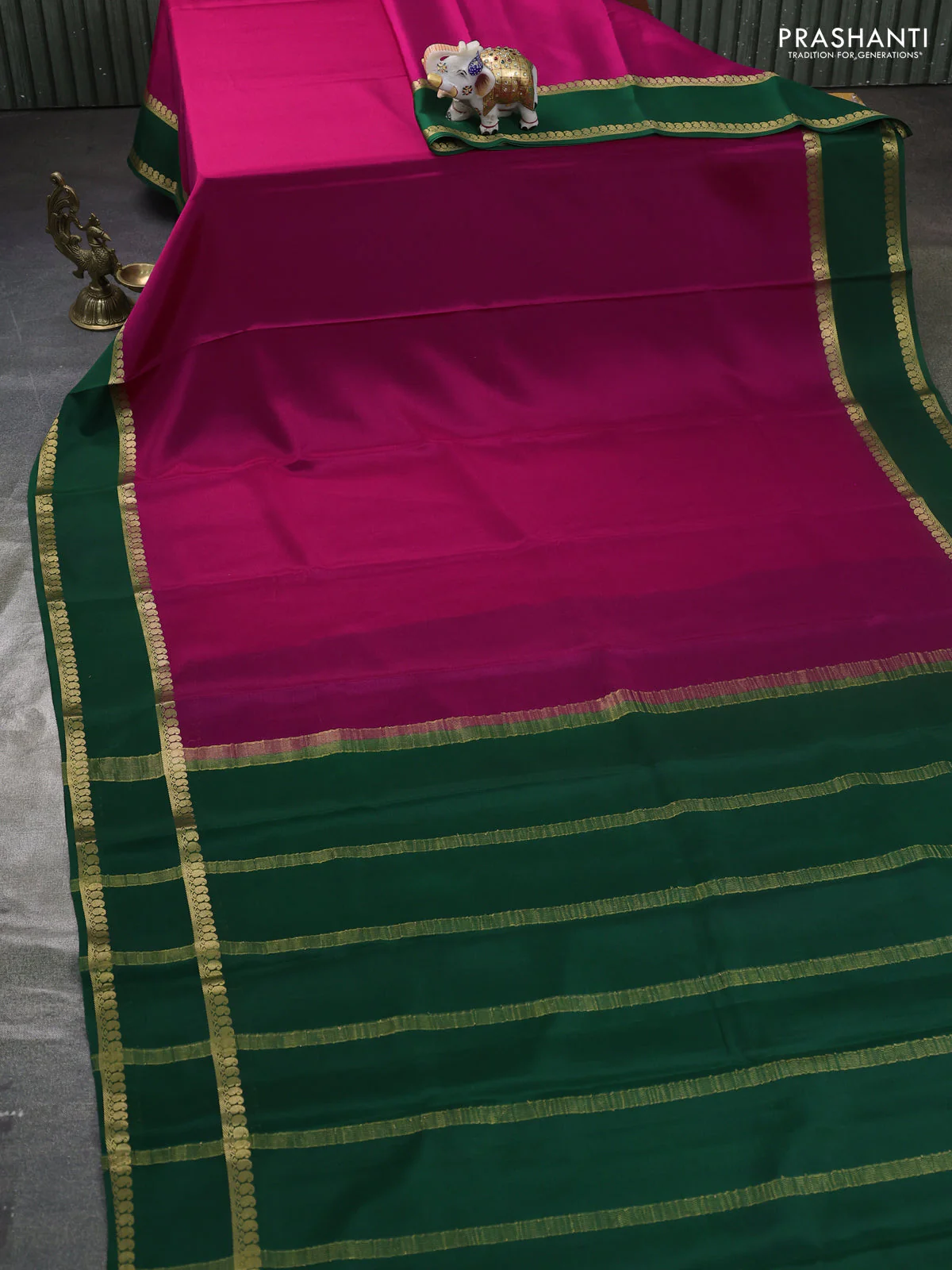 Pure mysore silk saree magenta pink and green with plain body and rettapet zari woven border - Image 2