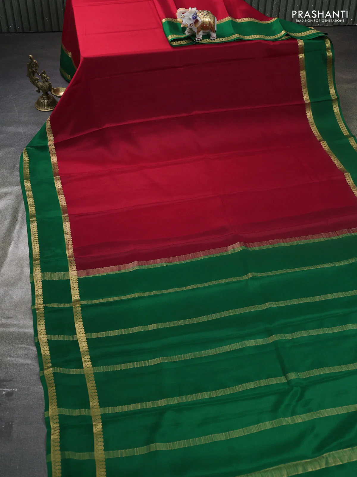 Pure mysore silk saree maroon and green with plain body and rettapet zari woven border - Image 2