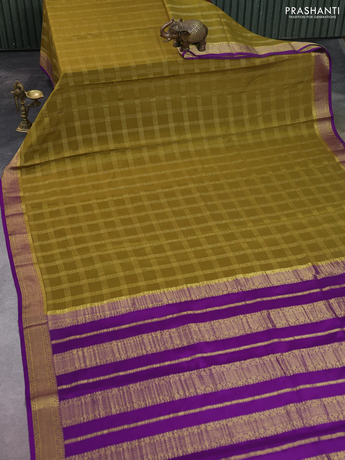 Pure mysore silk saree mehendi green and purple with allover zari checked pattern and zari woven border - Image 2