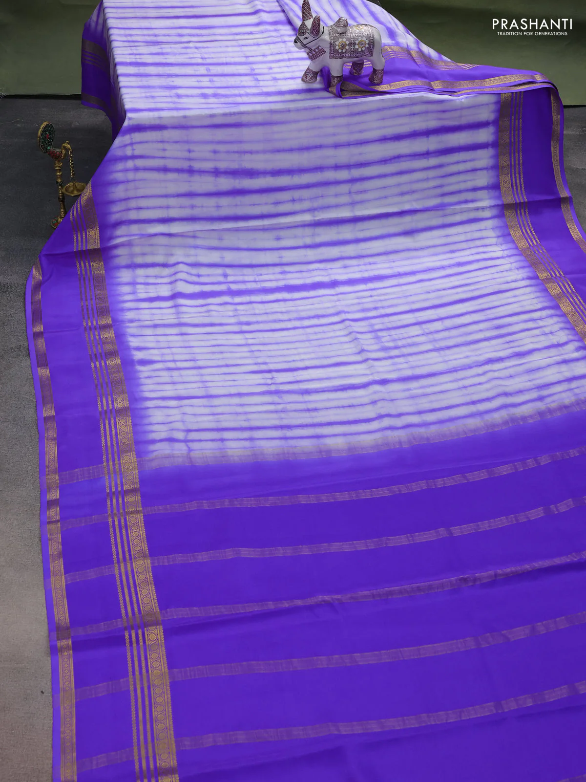 Pure mysore silk saree off white and lavender with allover shibori prints and rettapet zari woven border - Image 2