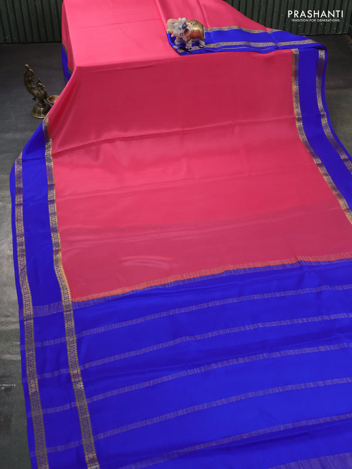 Pure mysore silk saree peach pink and blue with plain body and rettapet zari woven border - Image 2