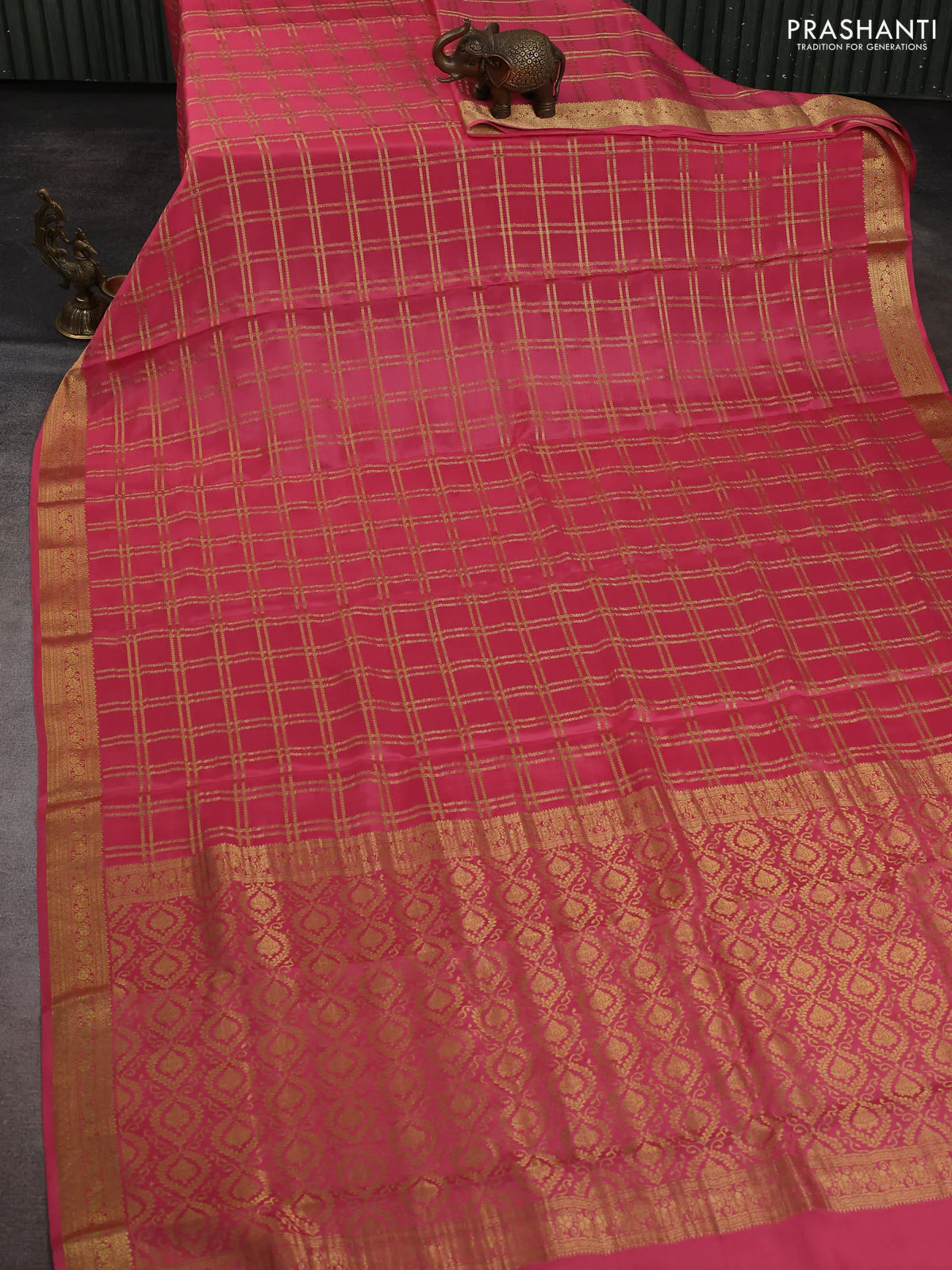 Pure mysore silk saree peach pink with allover zari checked pattern and zari woven border - Image 2