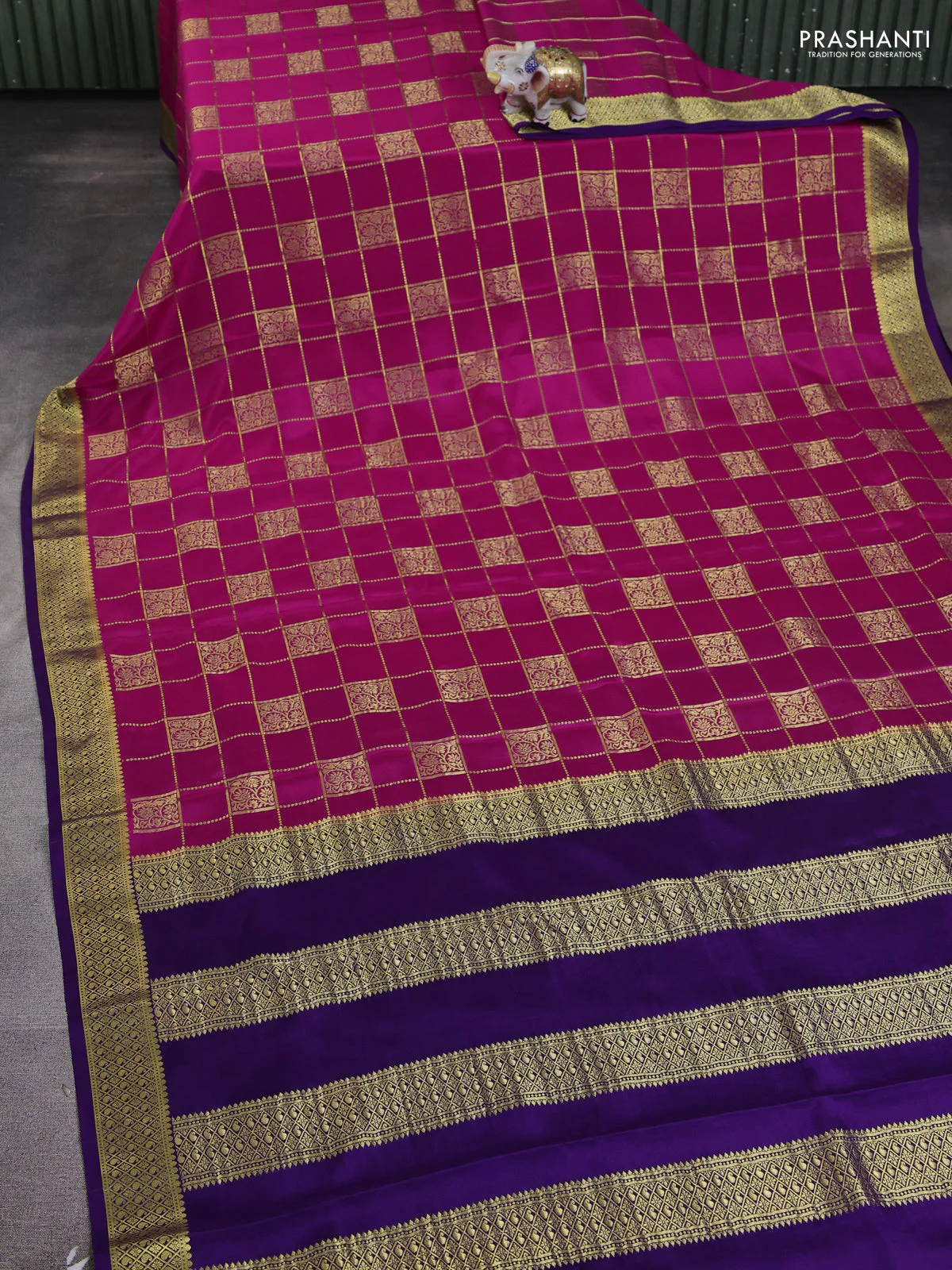 Pure mysore silk saree pink and violet with allover zari checks & buttas and zari woven border - Image 2