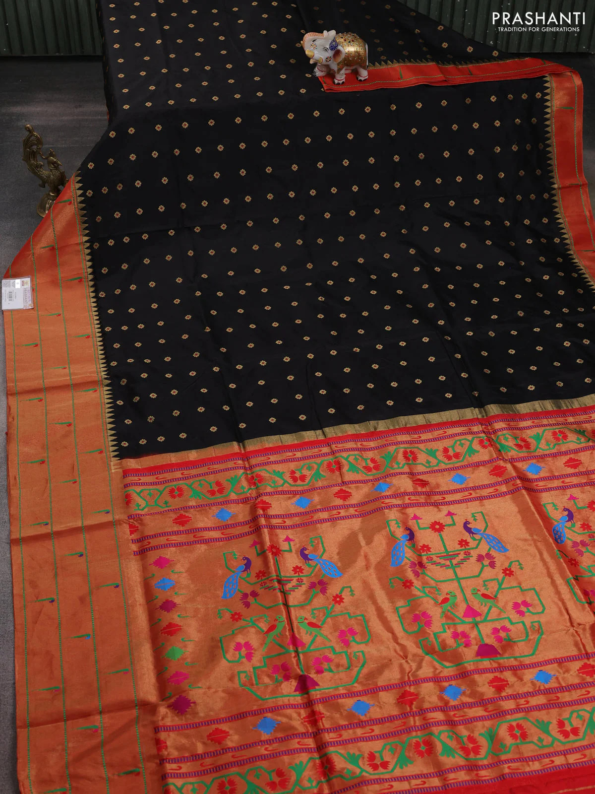 Pure paithani silk saree black and red with allover zari woven floral buttas and zari woven muniya butta border - Image 2