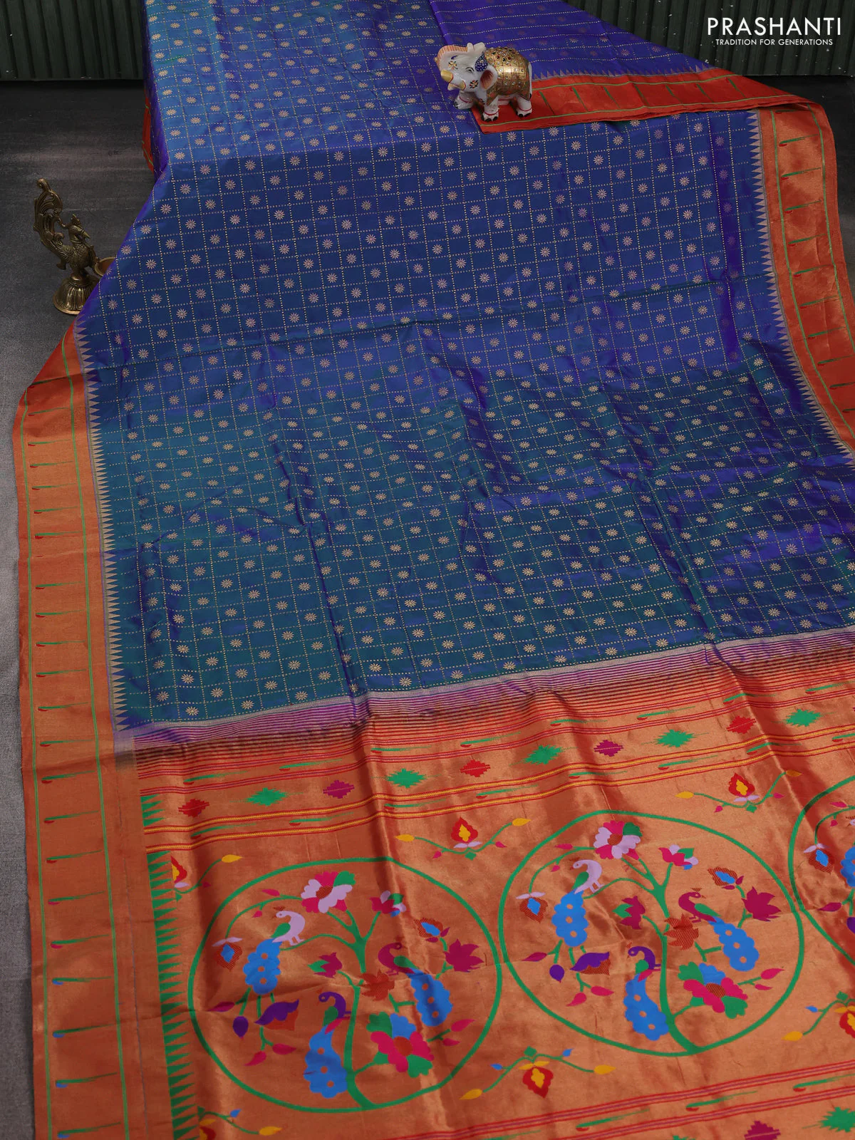 Pure paithani silk saree dual shade of blue and red with allover zari checks & buttas and zari woven muniya butta border - Image 2