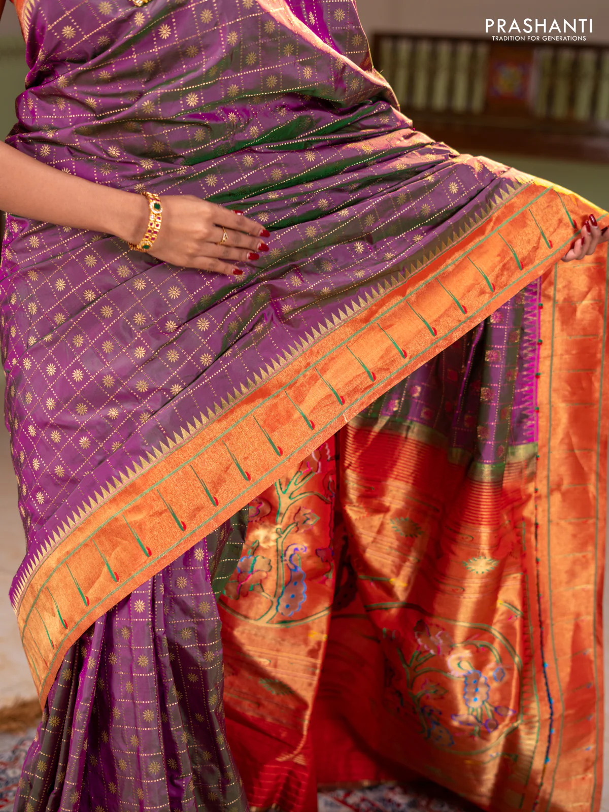 Pure paithani silk saree dual shade of purple and red with allover zari checks & buttas and zari woven muniya butta border - Image 3
