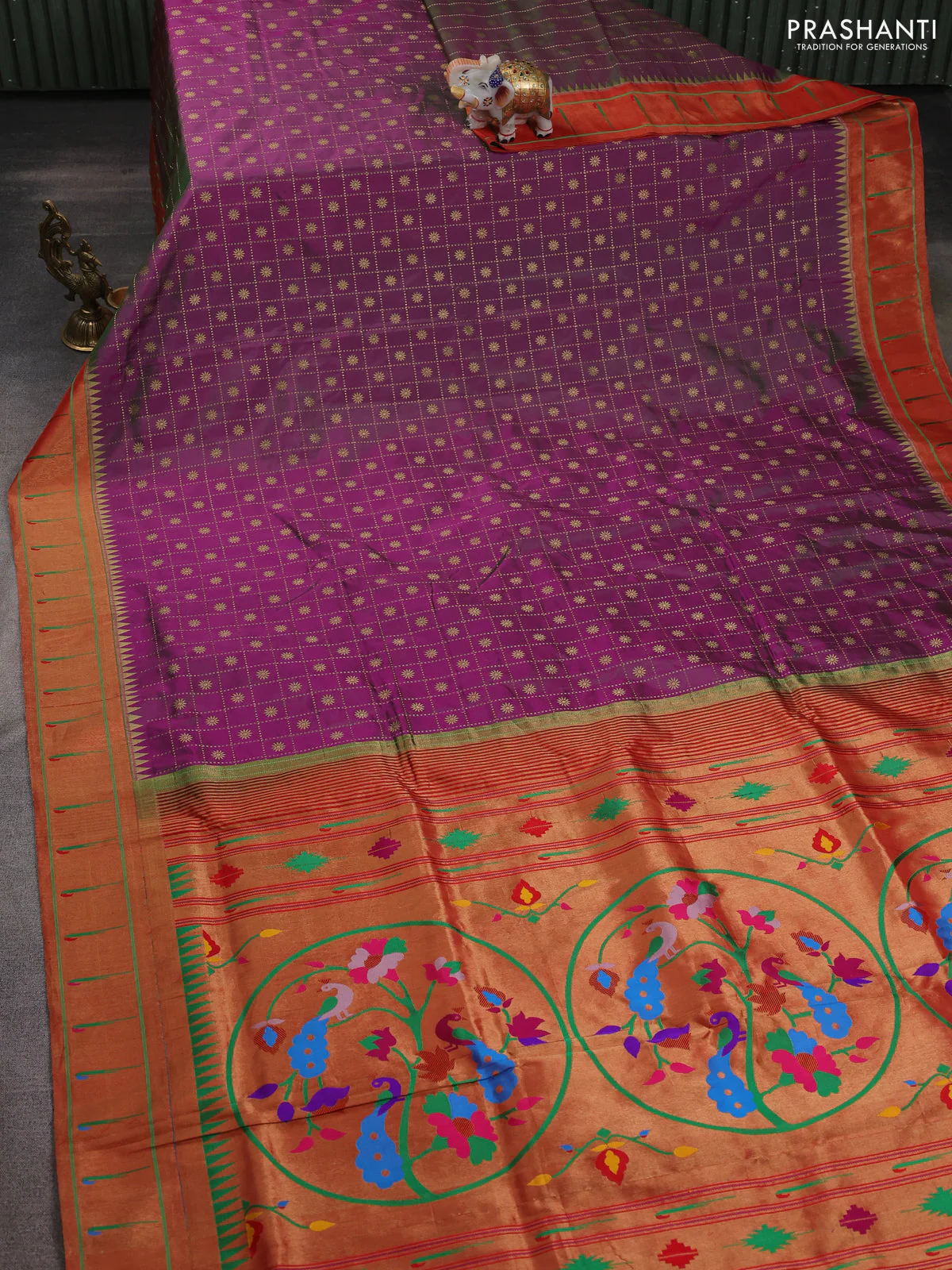 Pure paithani silk saree dual shade of purple and red with allover zari checks & buttas and zari woven muniya butta border - Image 8