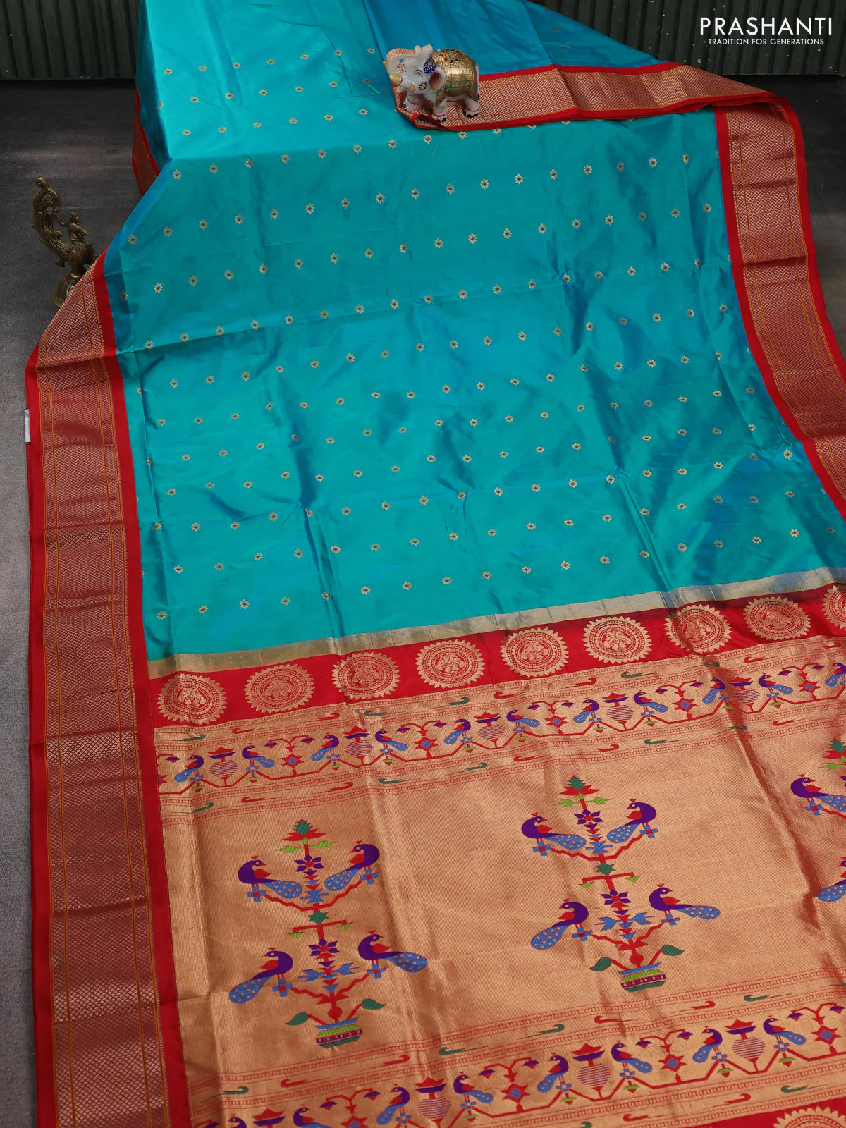 Pure paithani silk saree dual shade of teal bluish green and red with allover floral zari woven buttas and paithani weaving pallu - Image 2